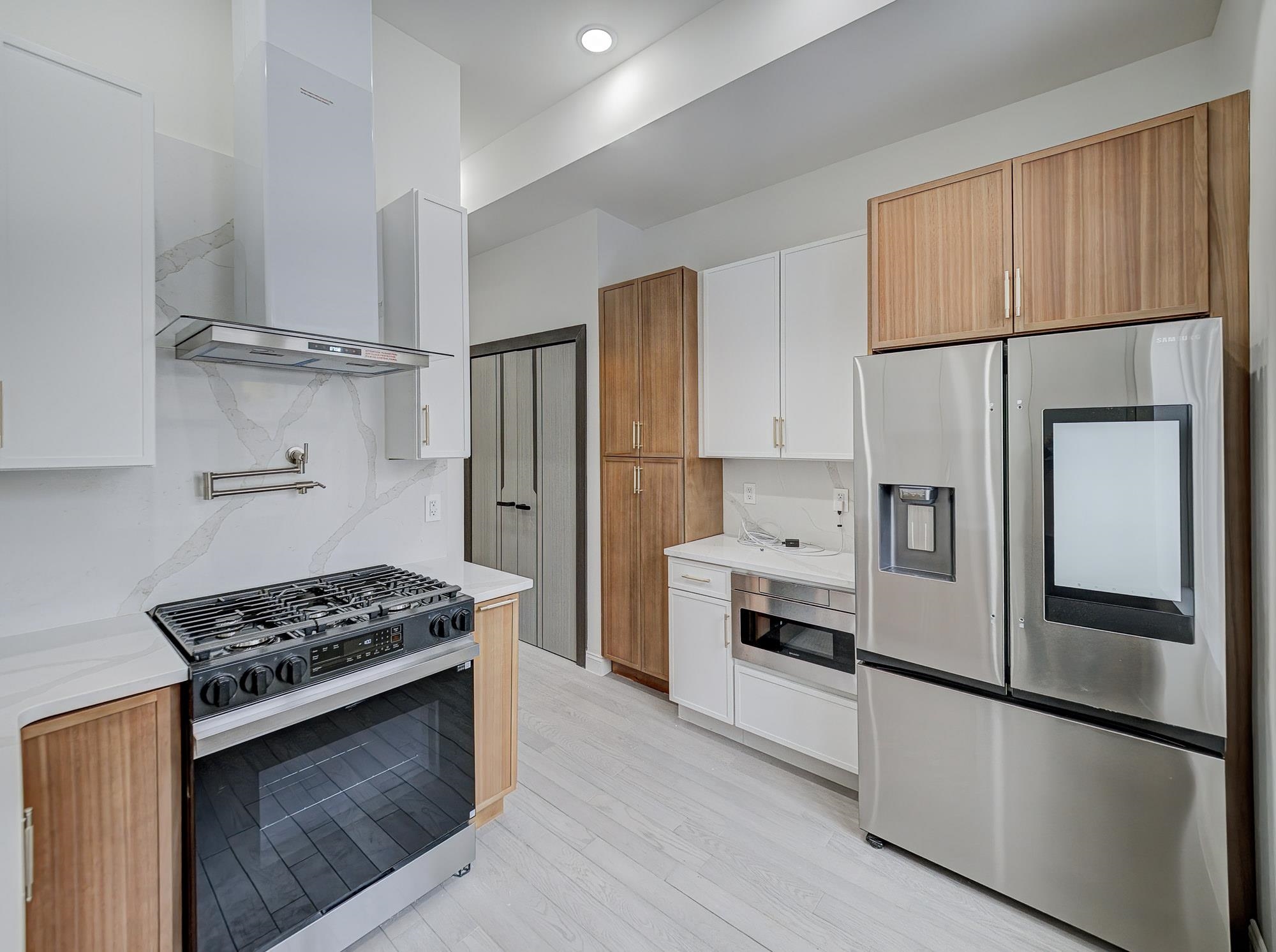133 CLIFTON PL Unit: 3