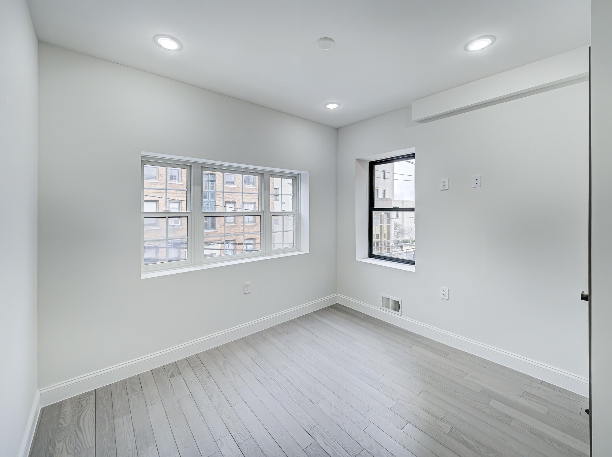 133 CLIFTON PL Unit: 3