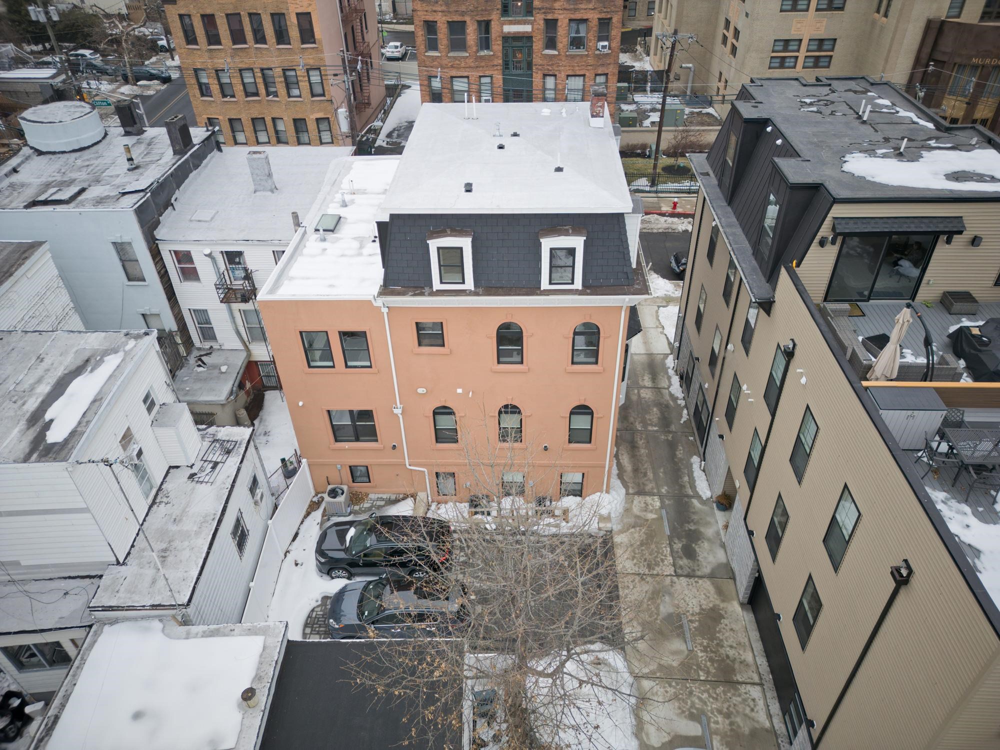133 CLIFTON PL Unit: 3