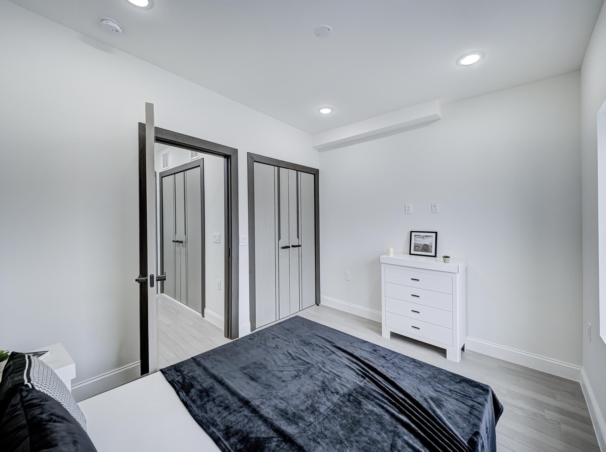 133 CLIFTON PL Unit: 3