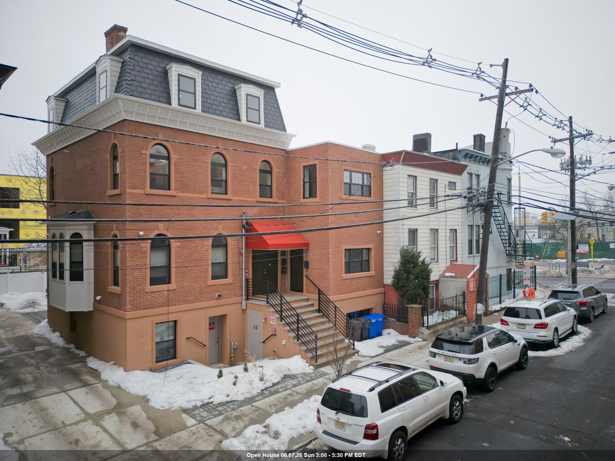 133 CLIFTON PL Unit: 3