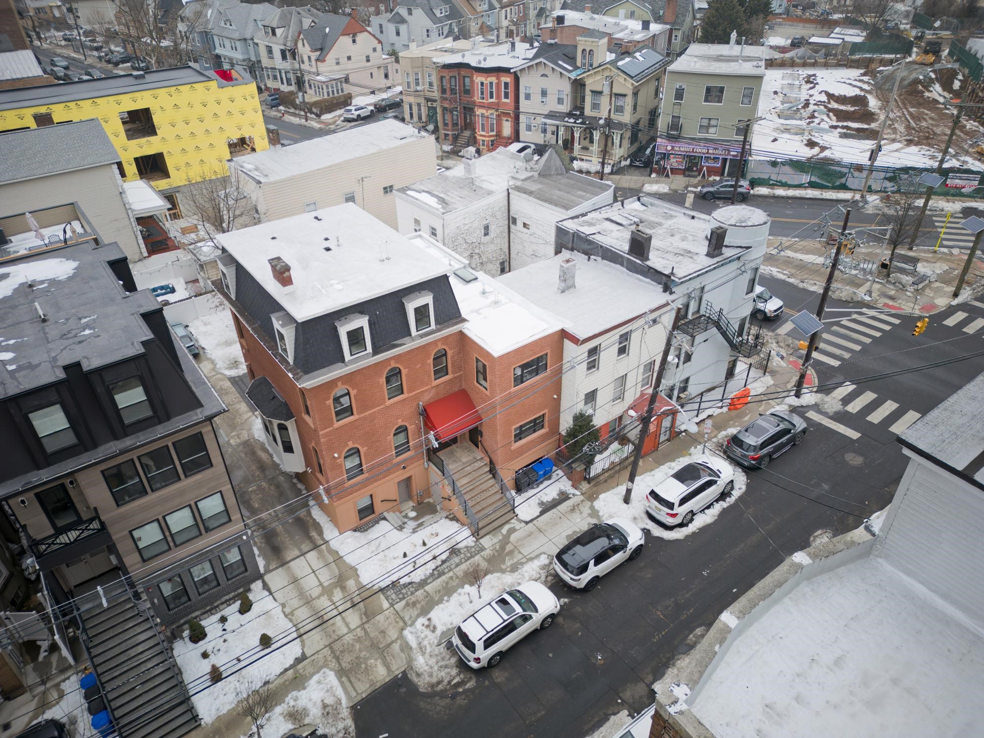 133 CLIFTON PL Unit: 3