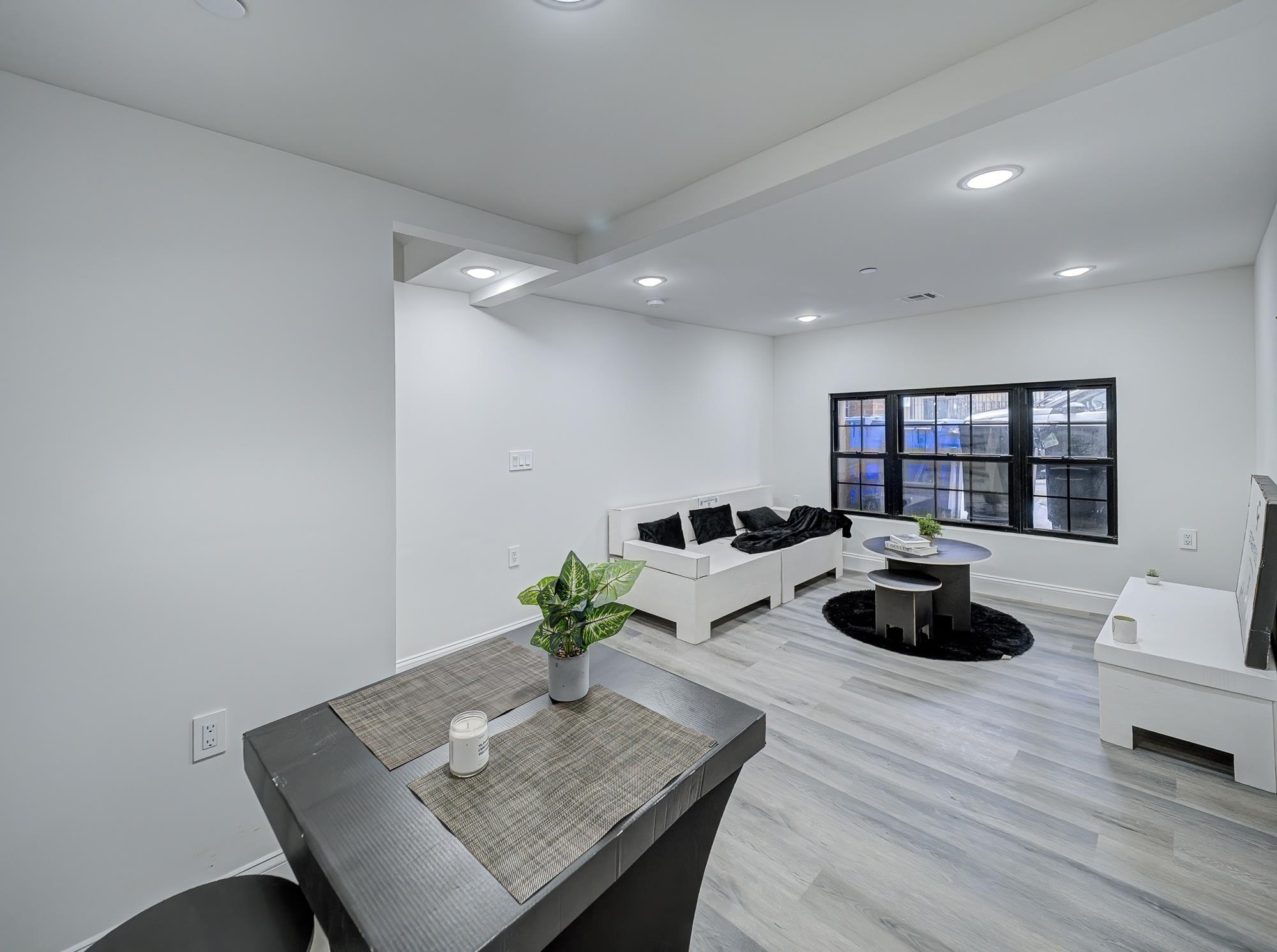133 CLIFTON PL Unit: 3