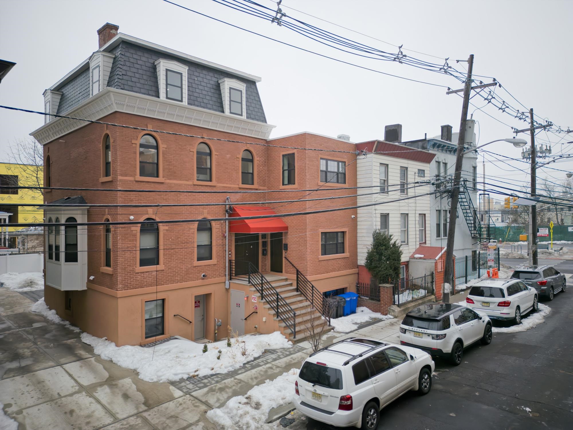 133 CLIFTON PL Unit: 3