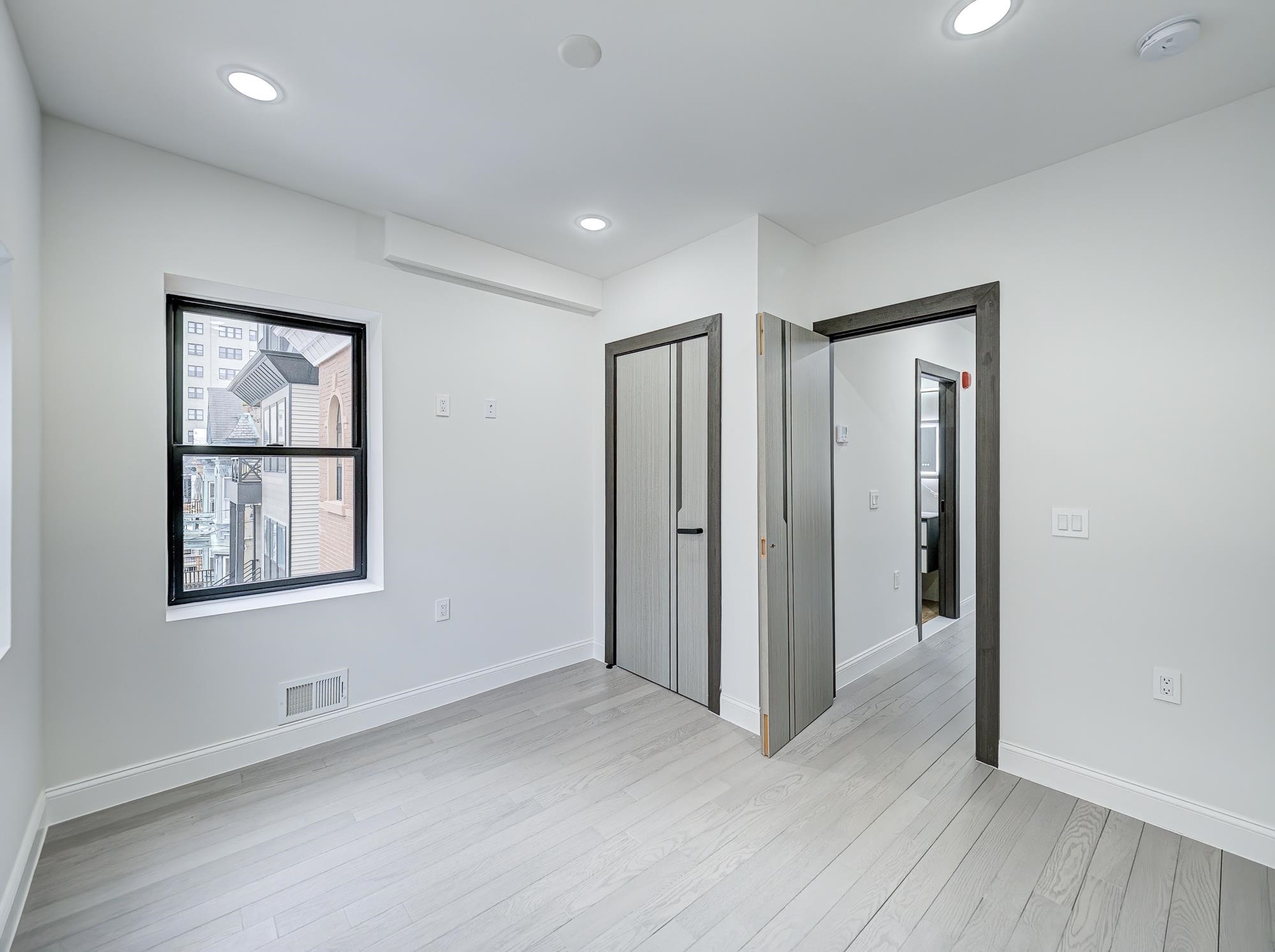 133 CLIFTON PL Unit: 3