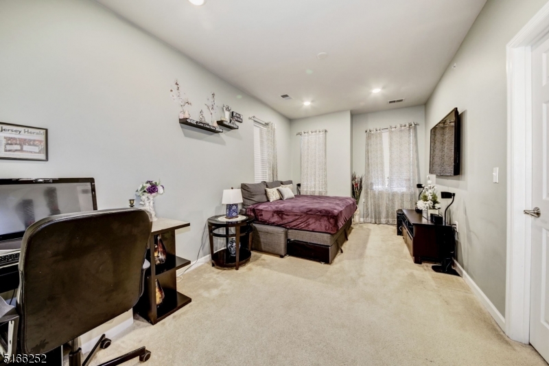24 Wisteria Ln