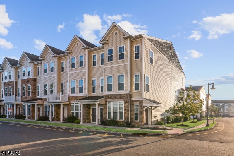 24 Wisteria Ln