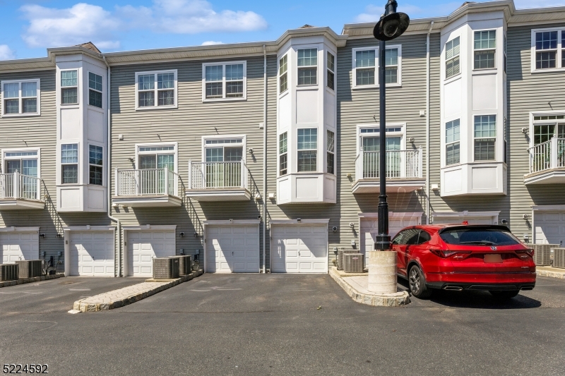 13 Dahlia Ln
