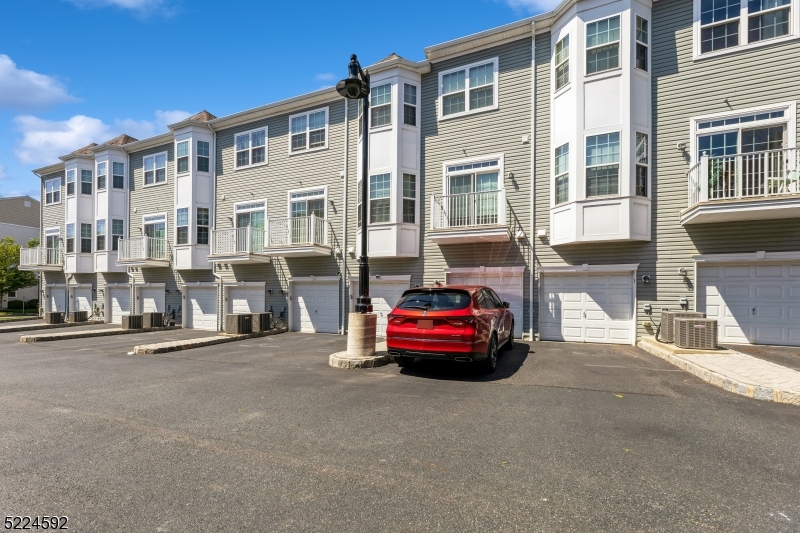 13 Dahlia Ln