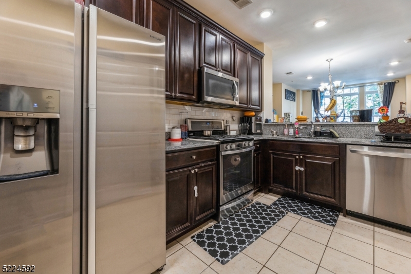 13 Dahlia Ln