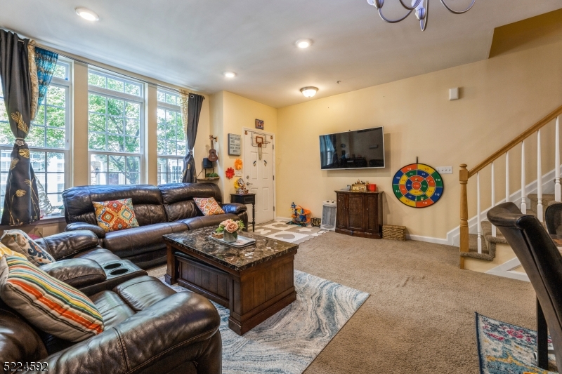 13 Dahlia Ln