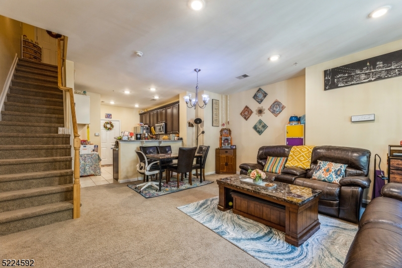 13 Dahlia Ln