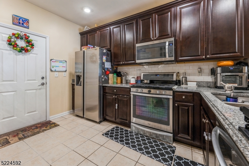 13 Dahlia Ln