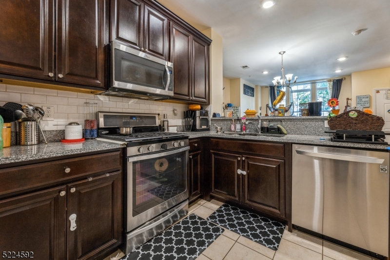 13 Dahlia Ln