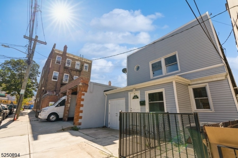 1109 12Th St