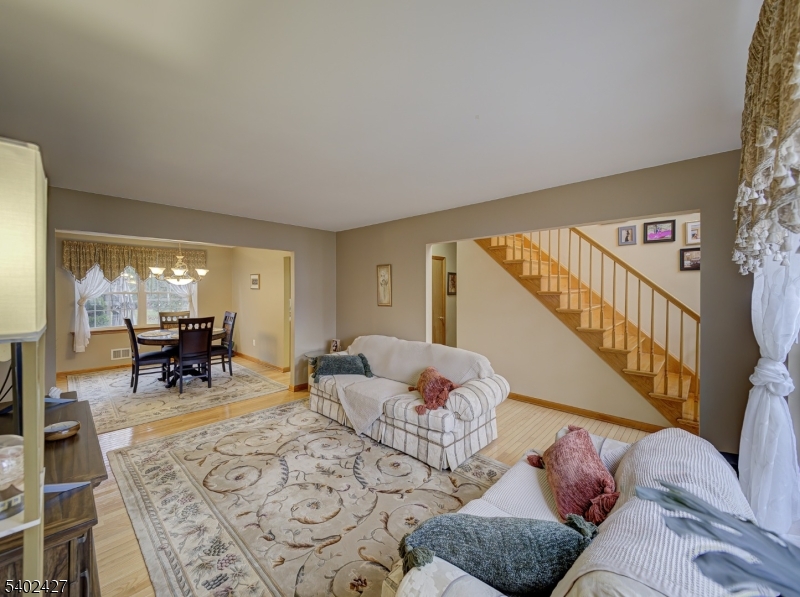 357 George St