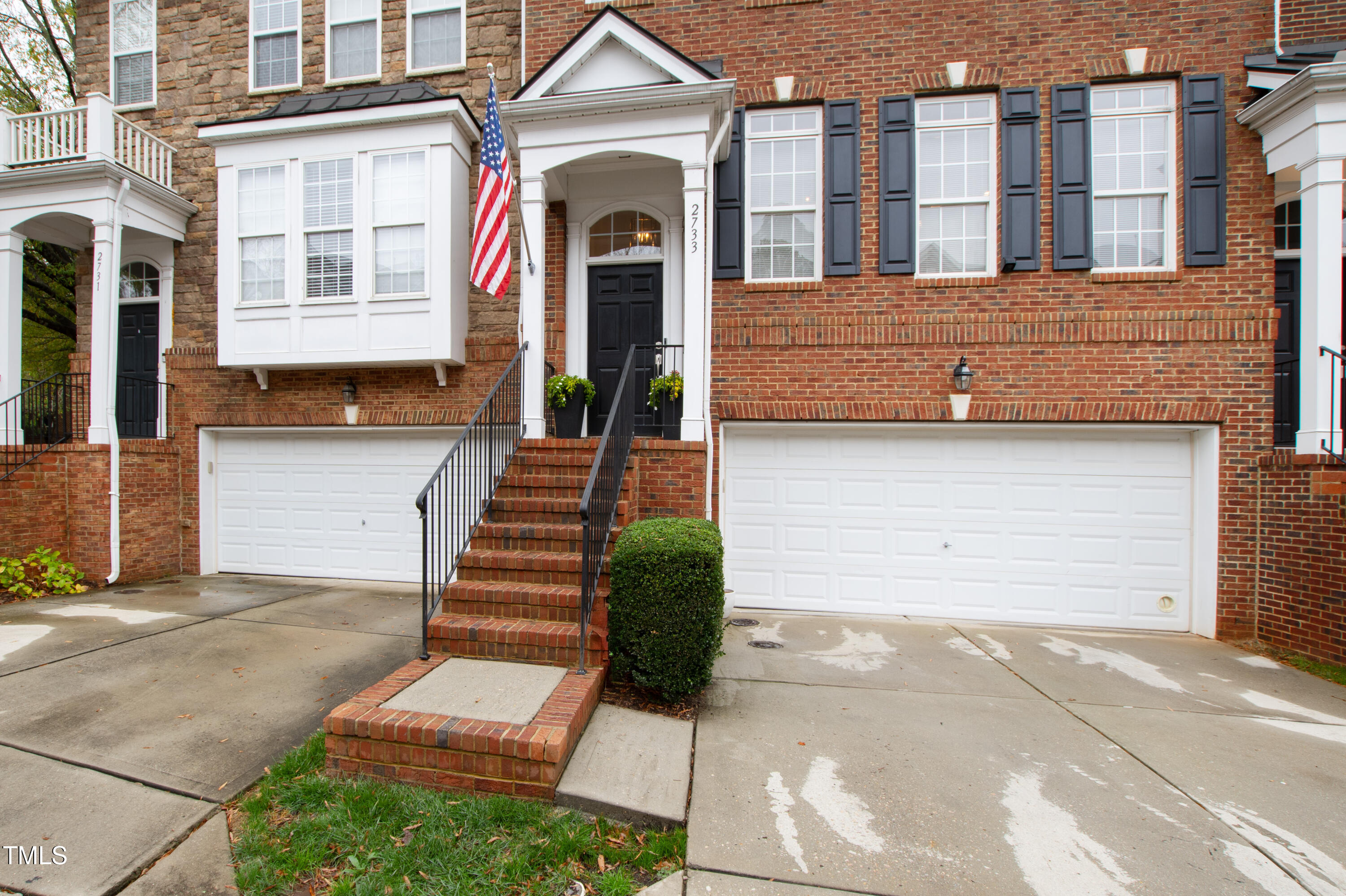 2733 Laurelcherry Street