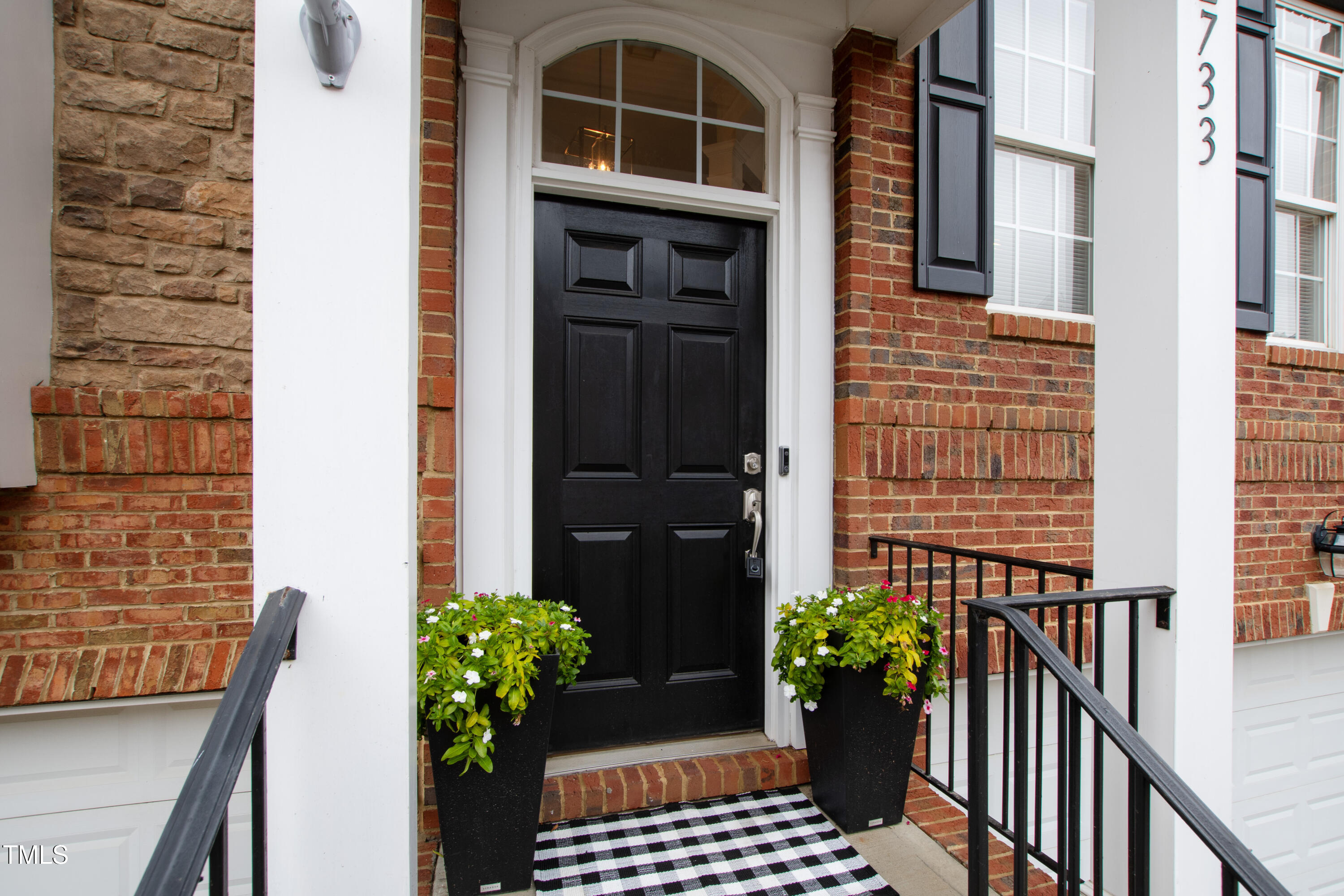 2733 Laurelcherry Street