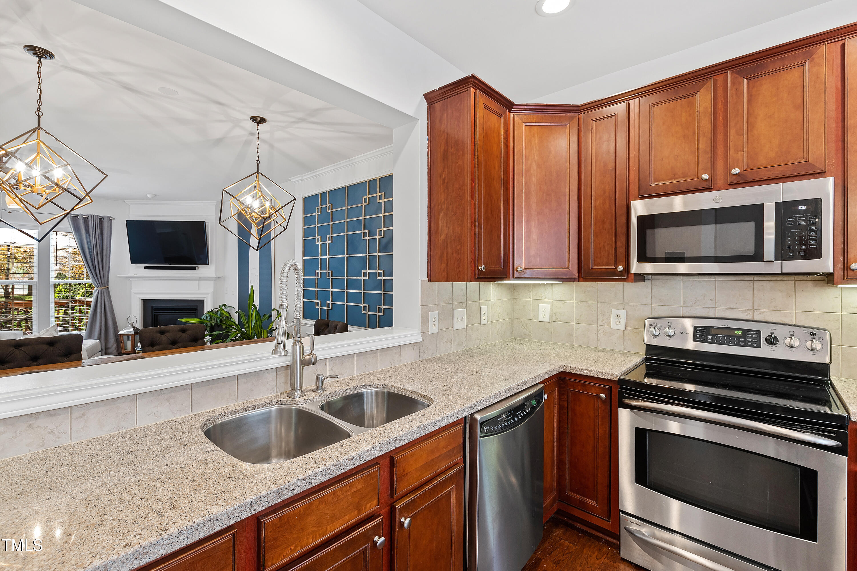 2733 Laurelcherry Street