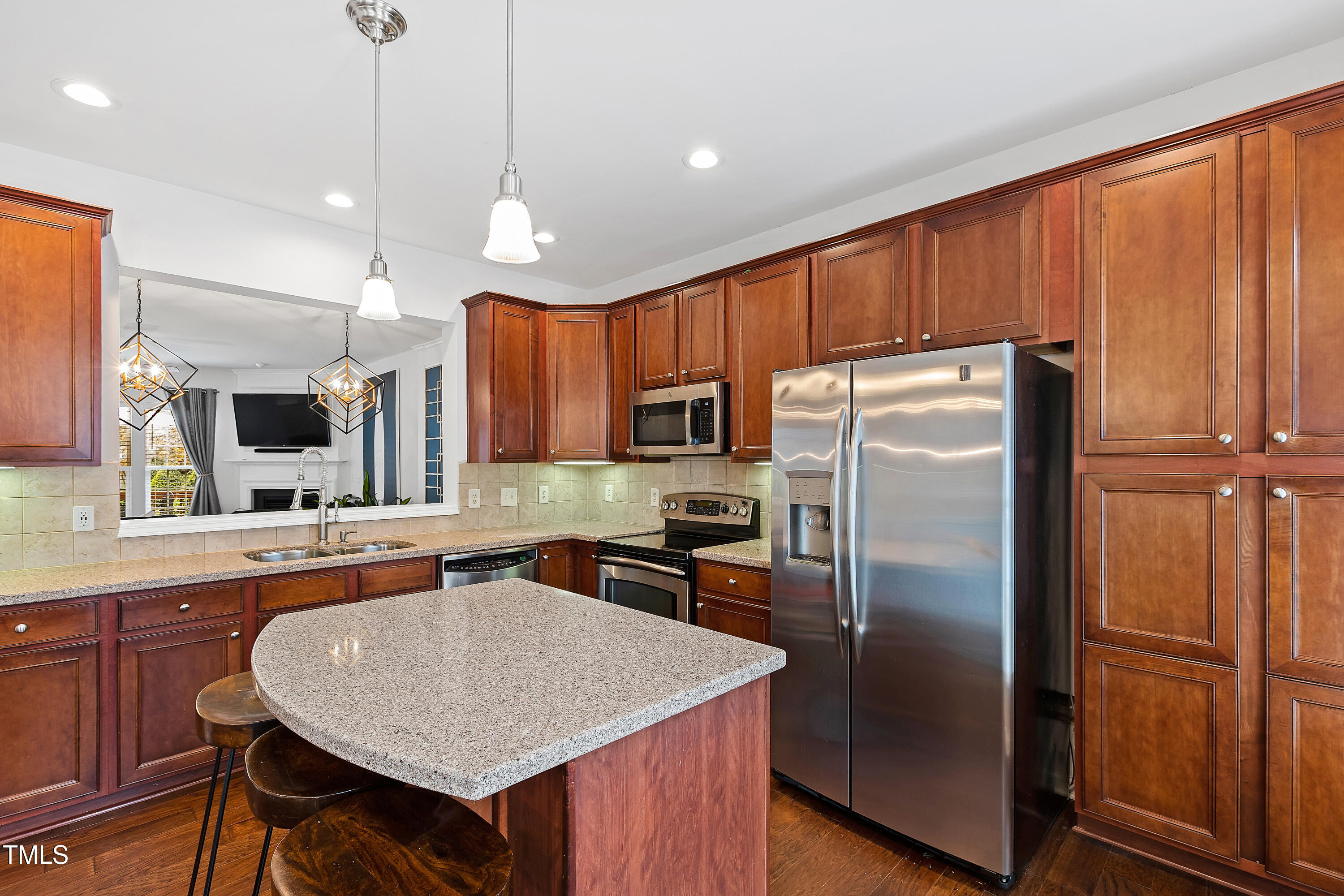 2733 Laurelcherry Street