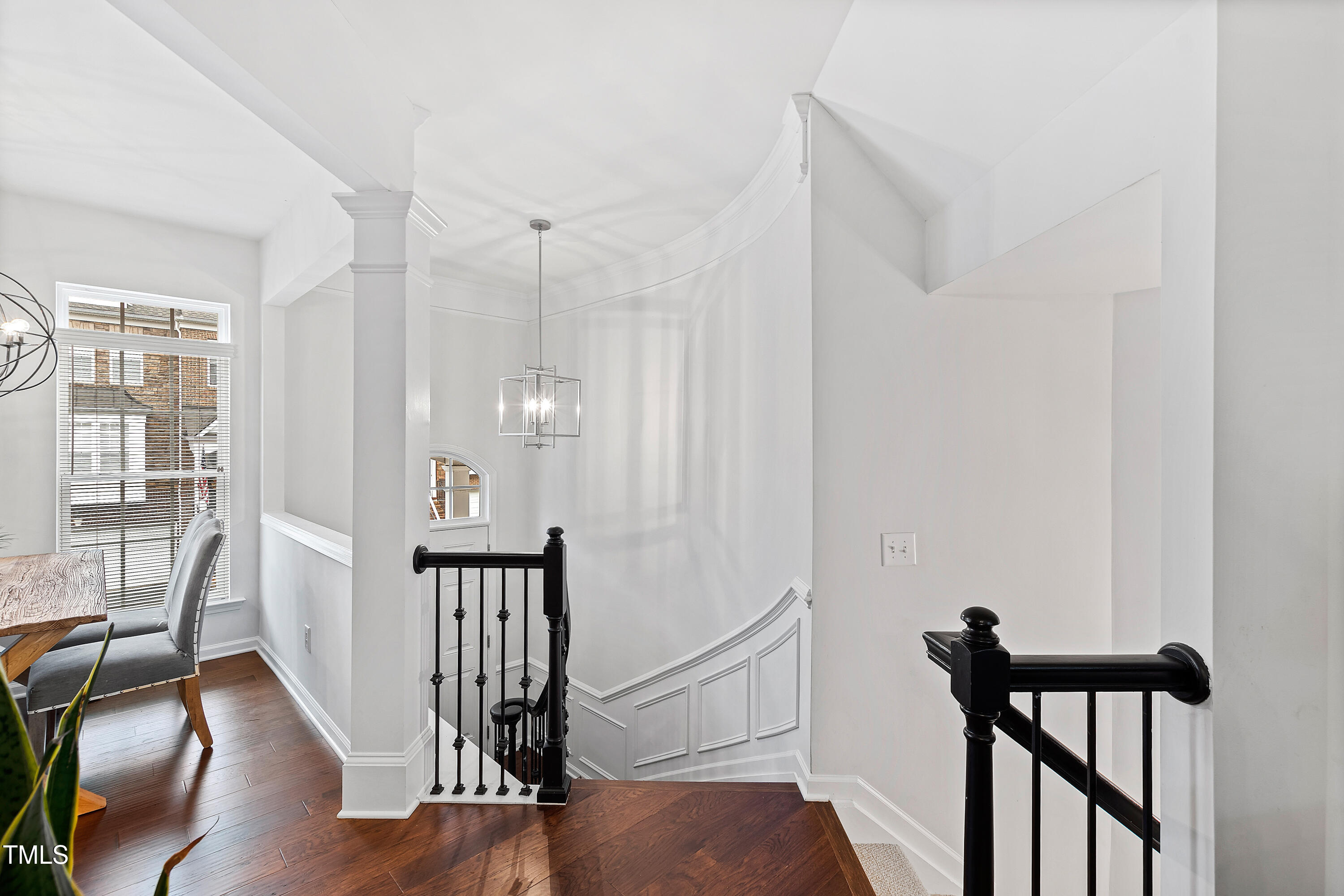 2733 Laurelcherry Street