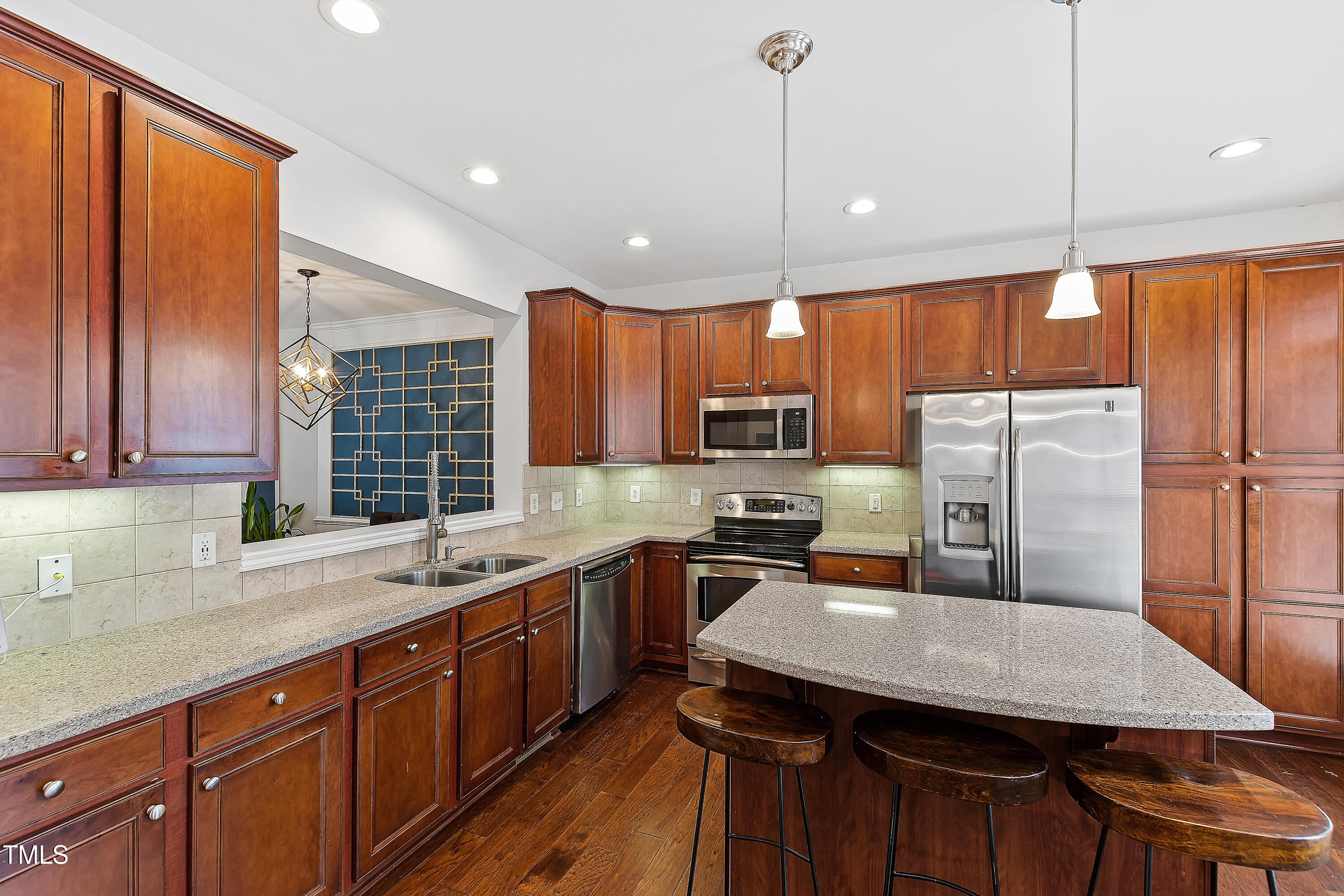 2733 Laurelcherry Street