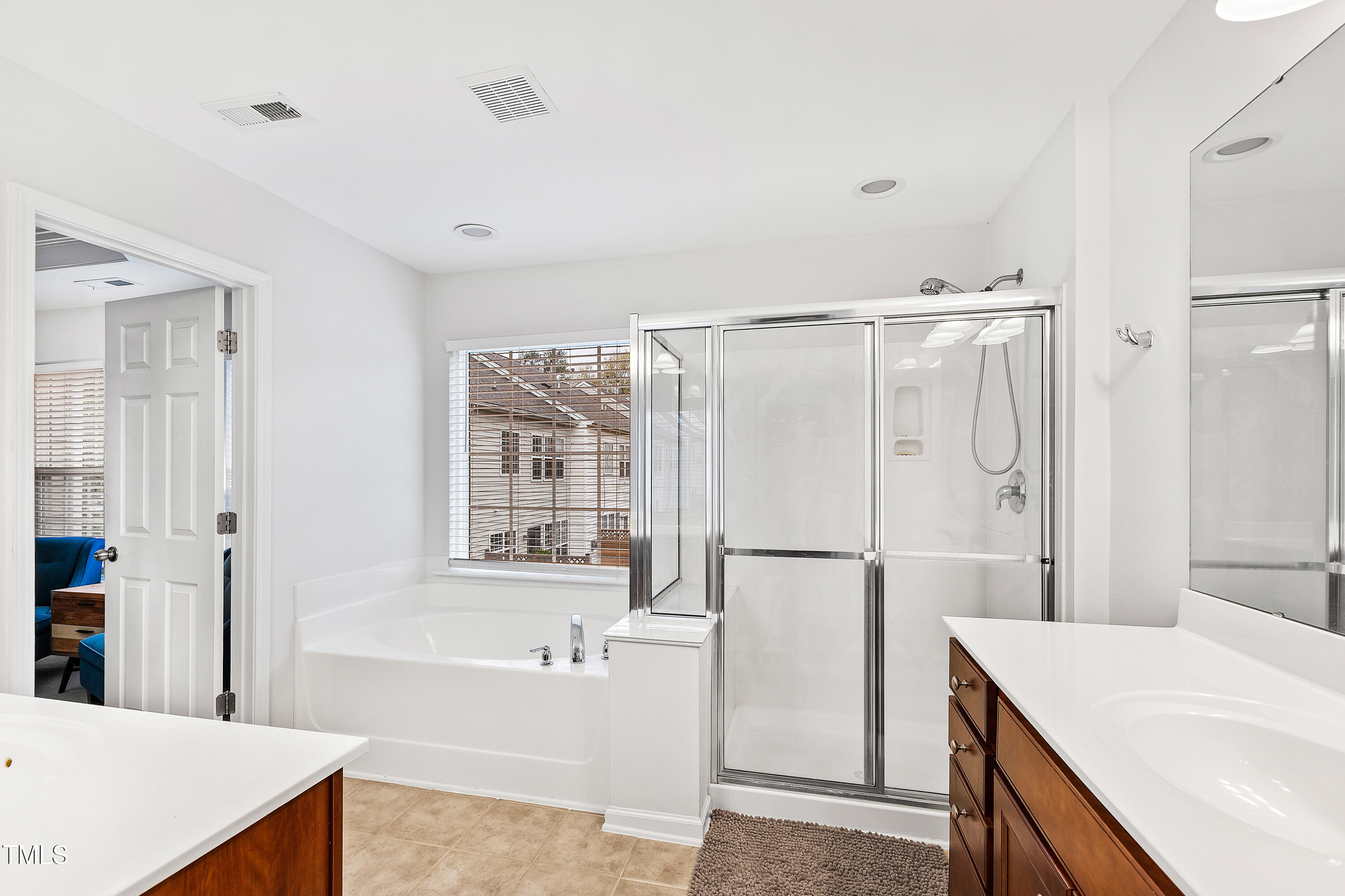 2733 Laurelcherry Street