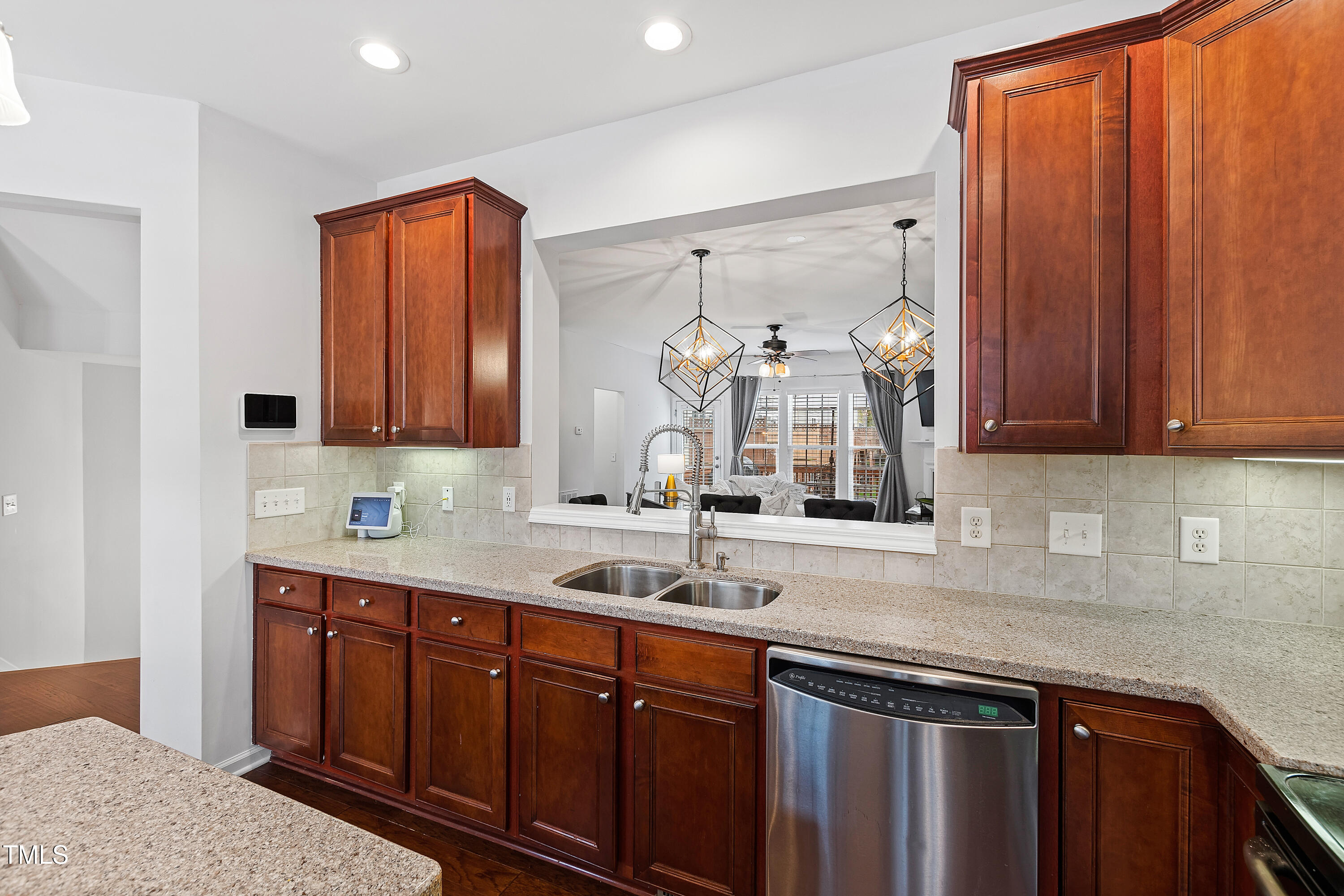 2733 Laurelcherry Street