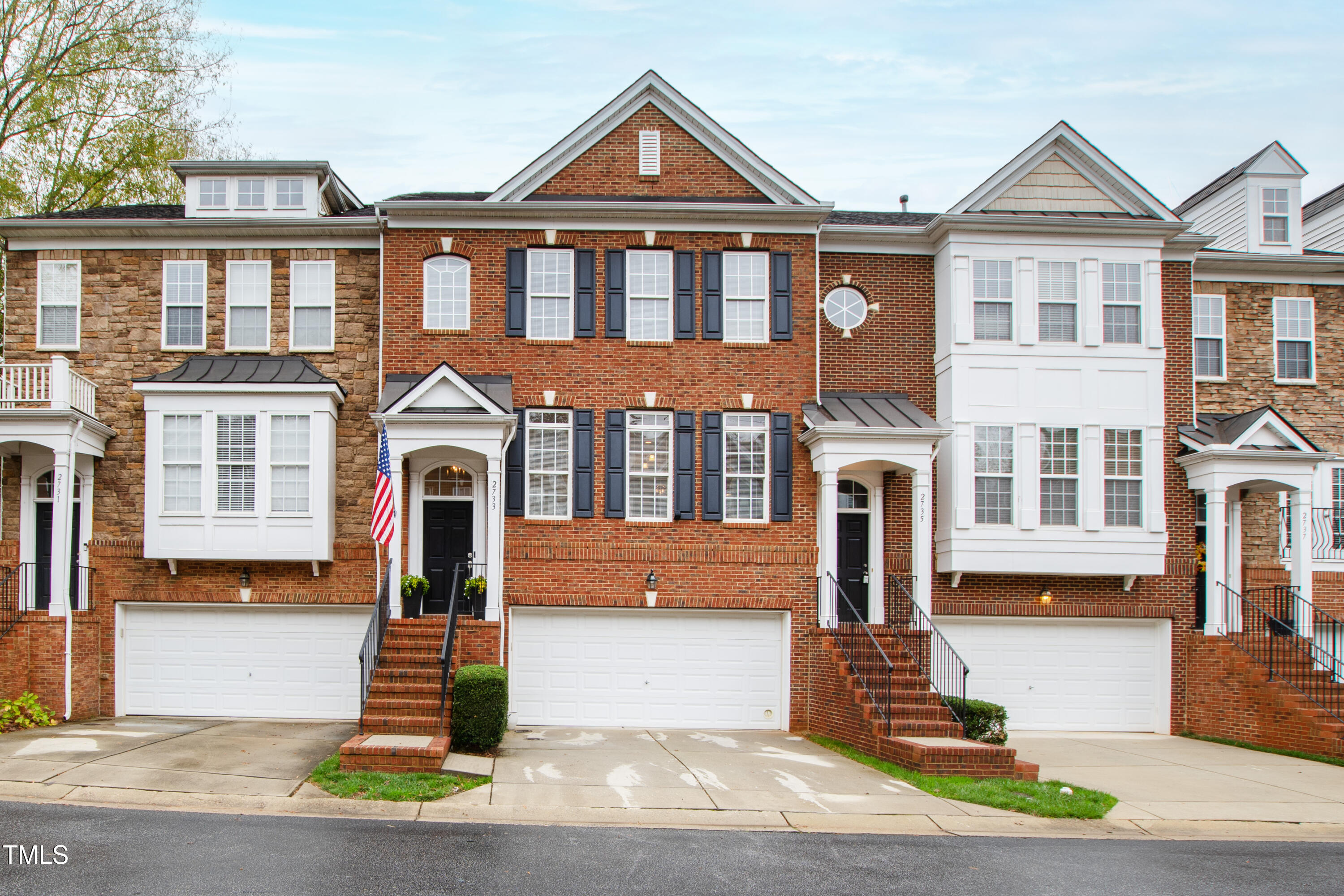 2733 Laurelcherry Street