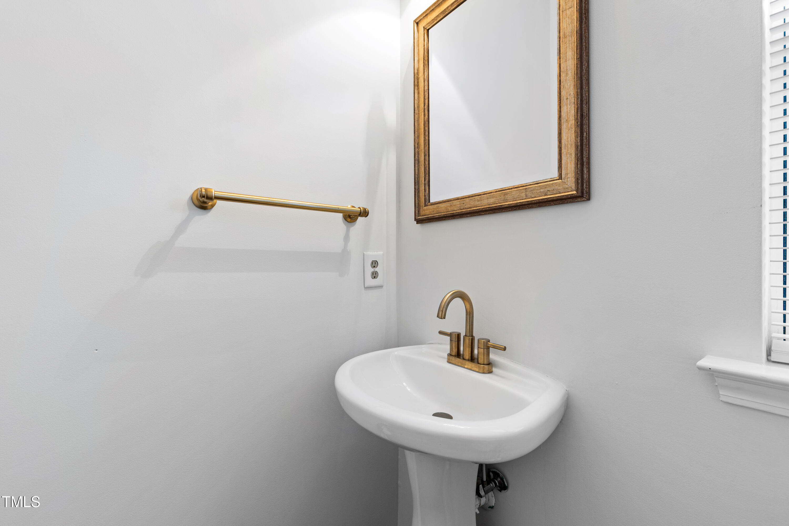 2733 Laurelcherry Street