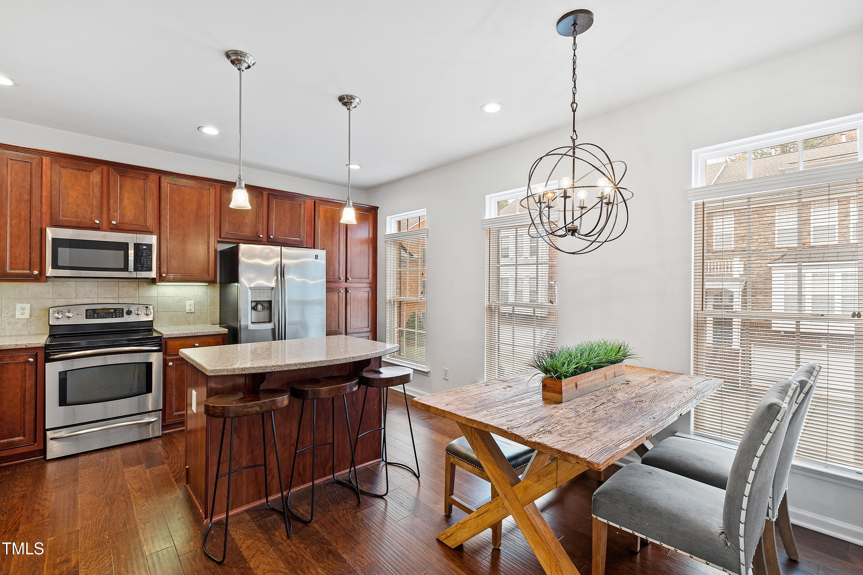 2733 Laurelcherry Street