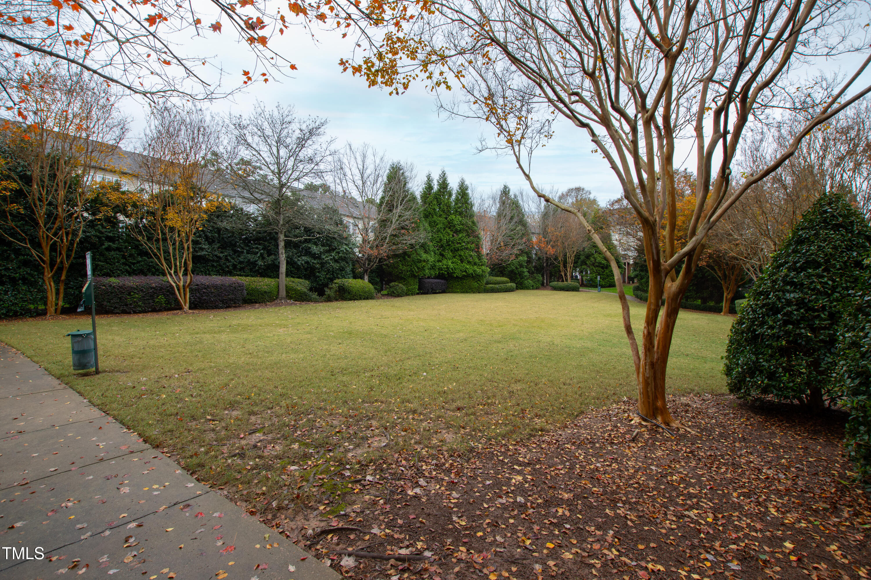 2733 Laurelcherry Street