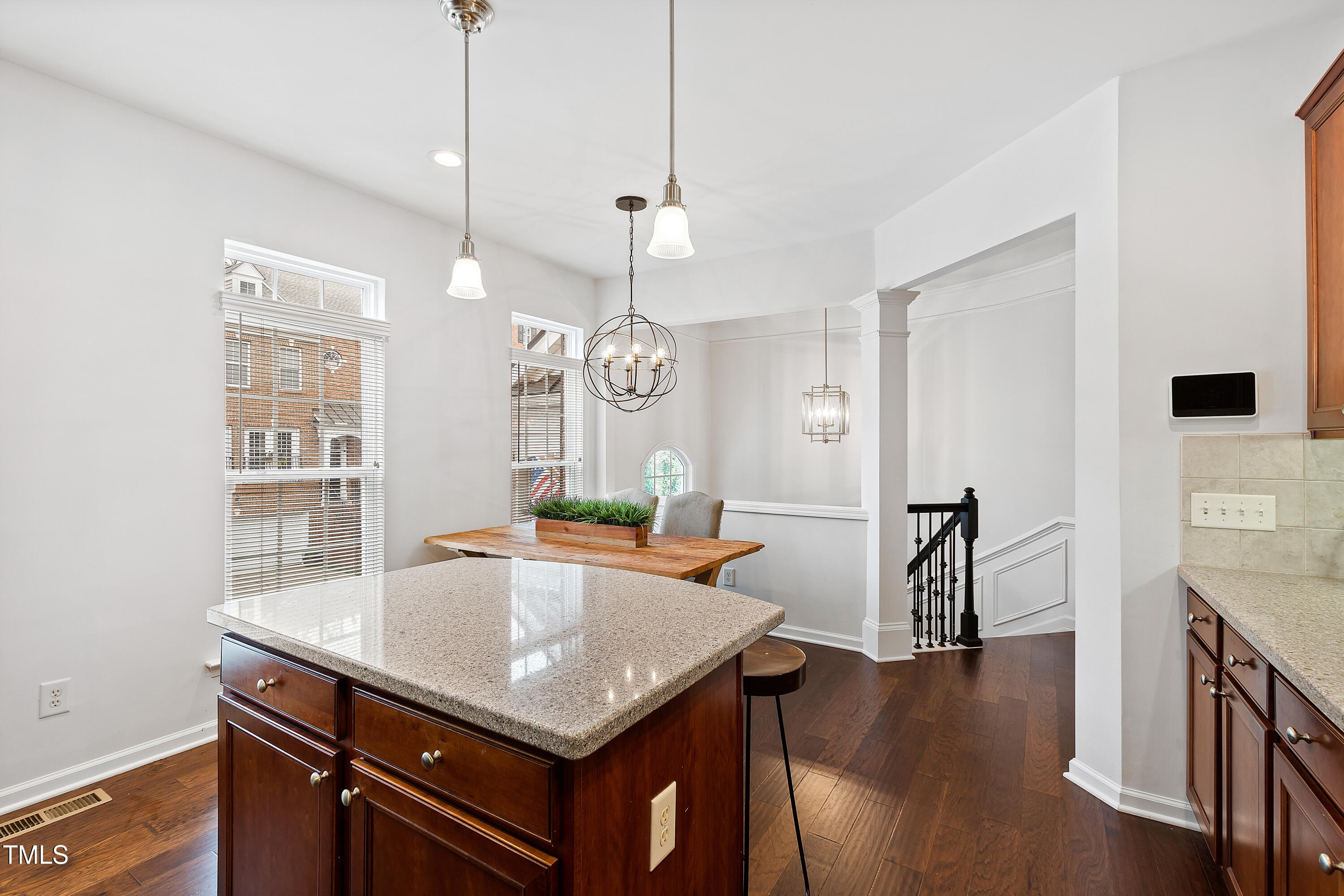 2733 Laurelcherry Street