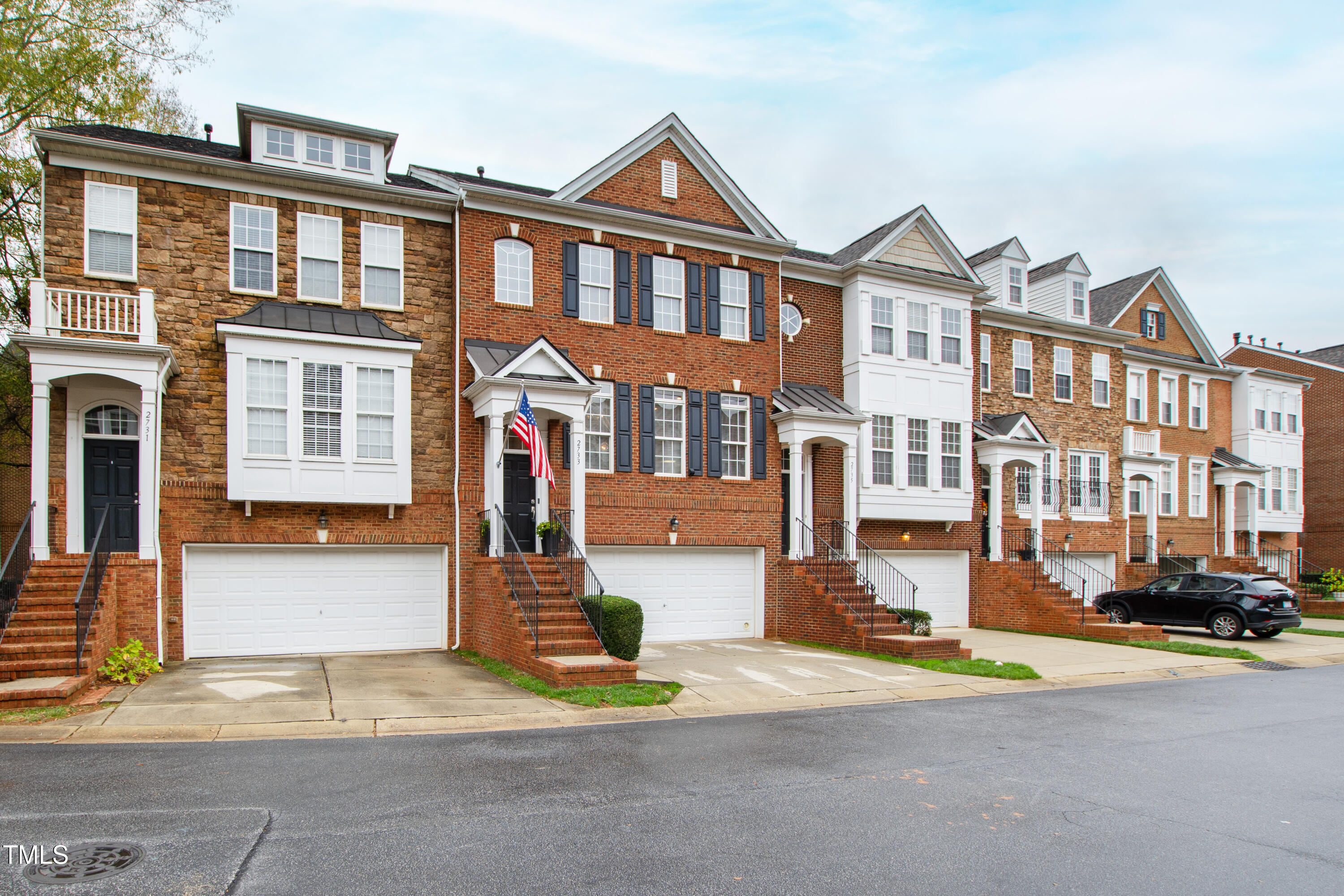 2733 Laurelcherry Street