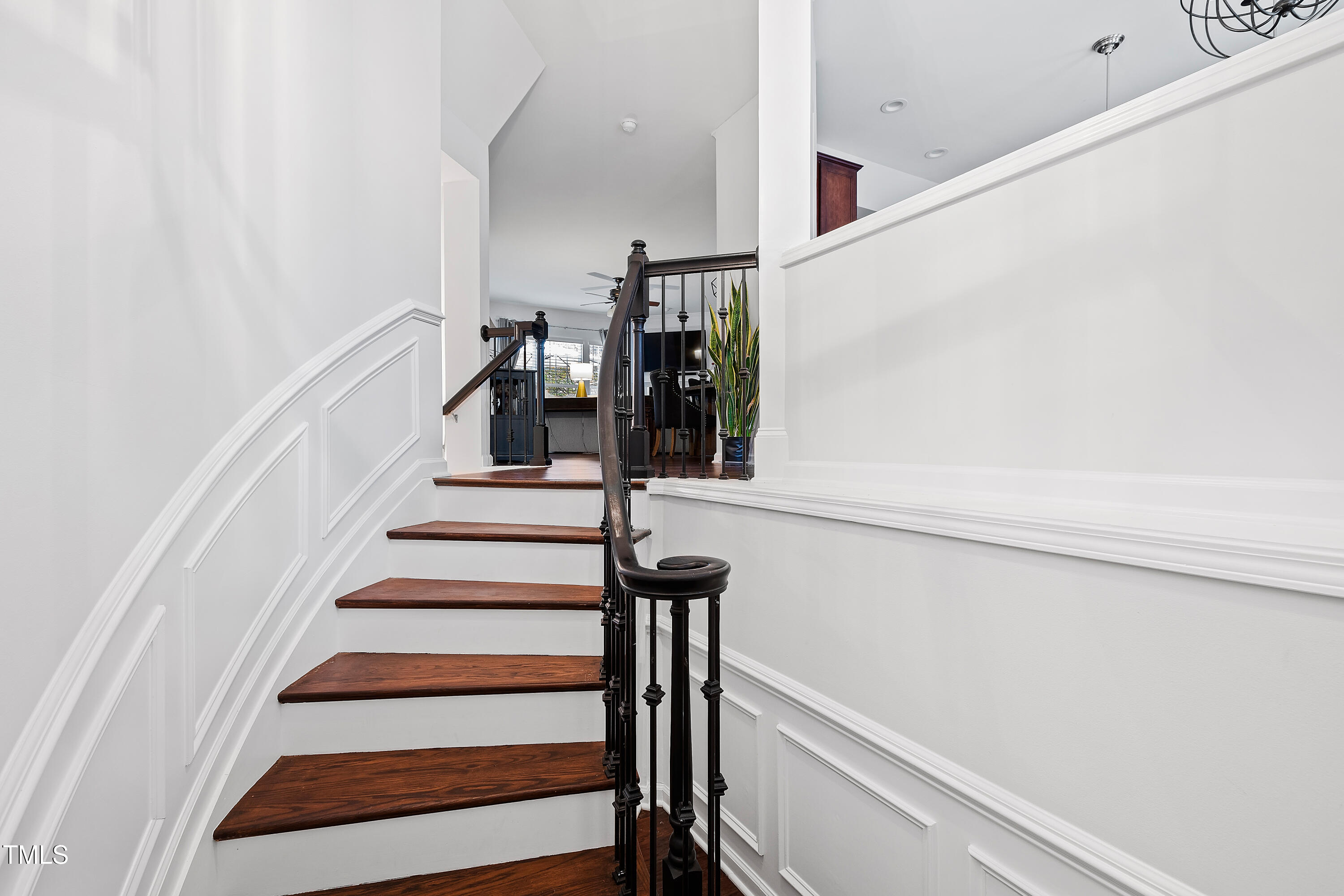 2733 Laurelcherry Street