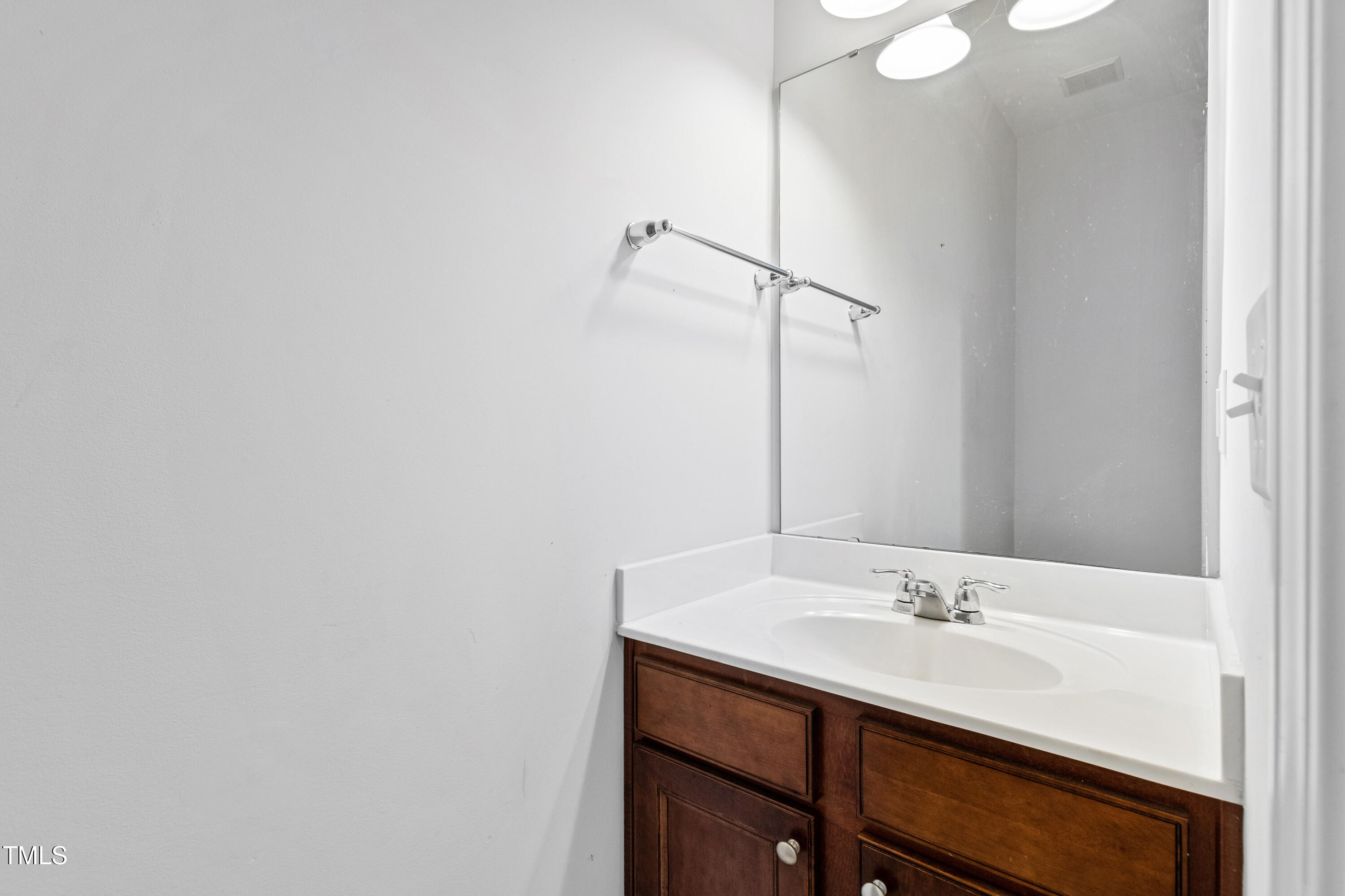 2733 Laurelcherry Street