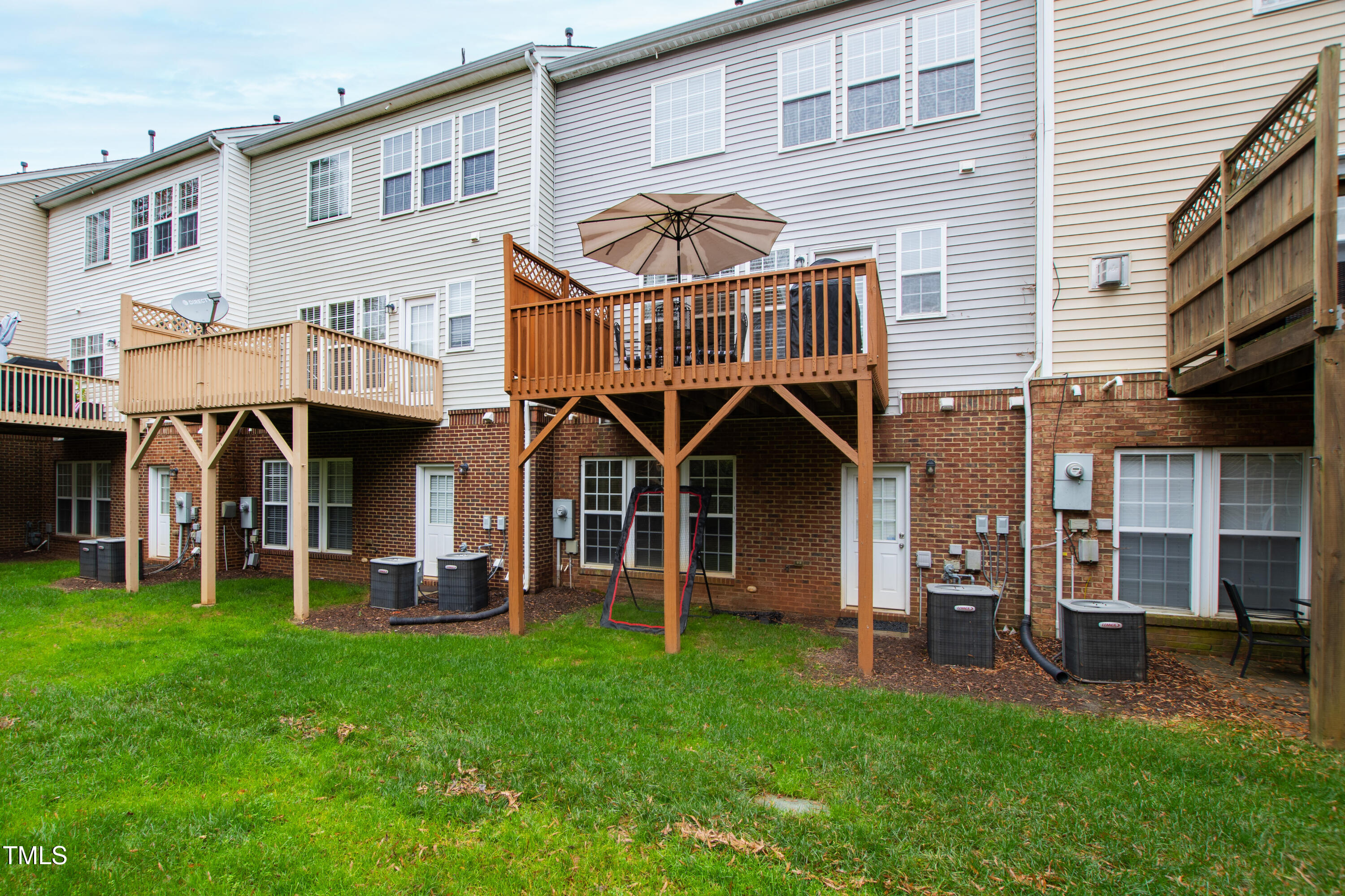 2733 Laurelcherry Street