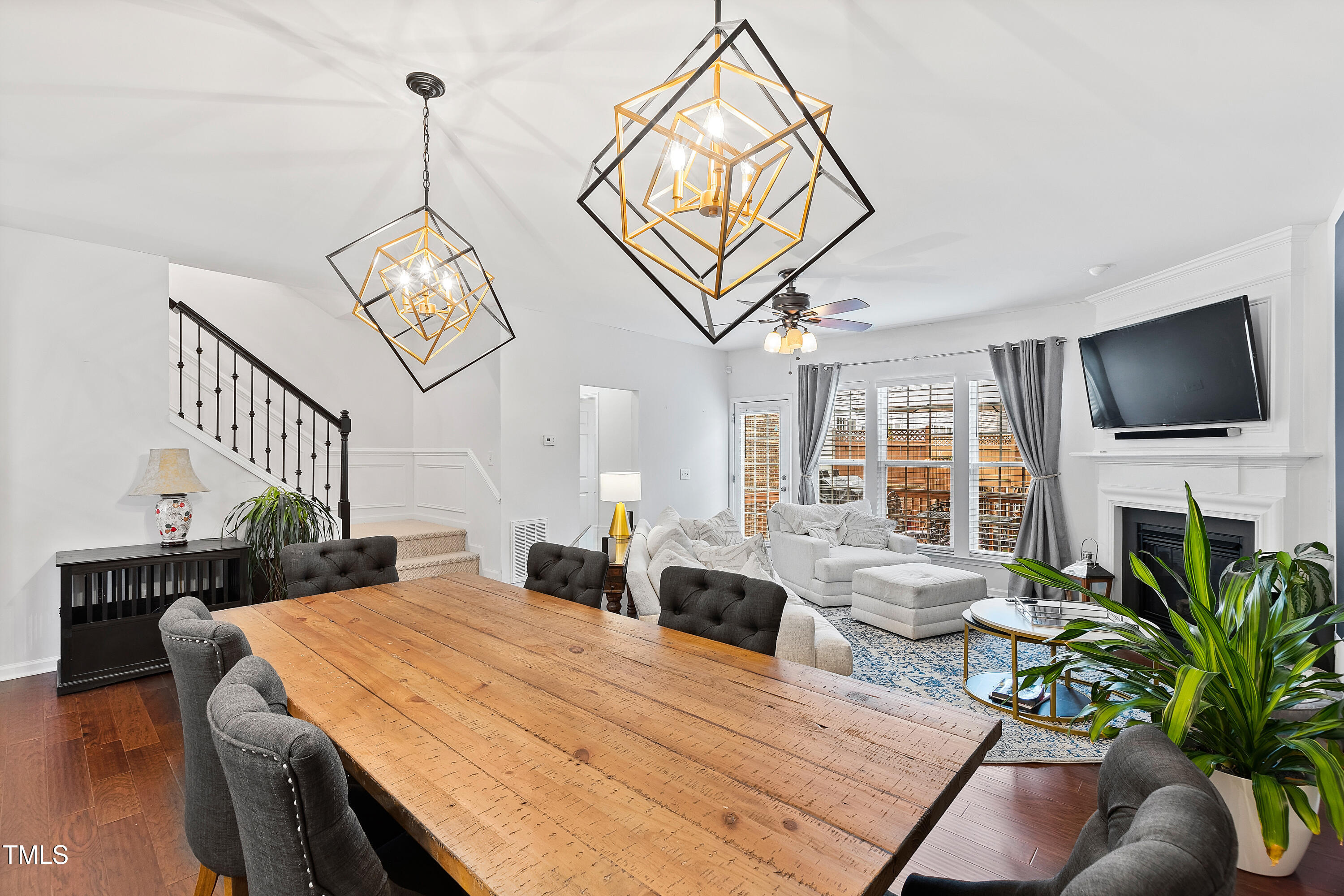 2733 Laurelcherry Street