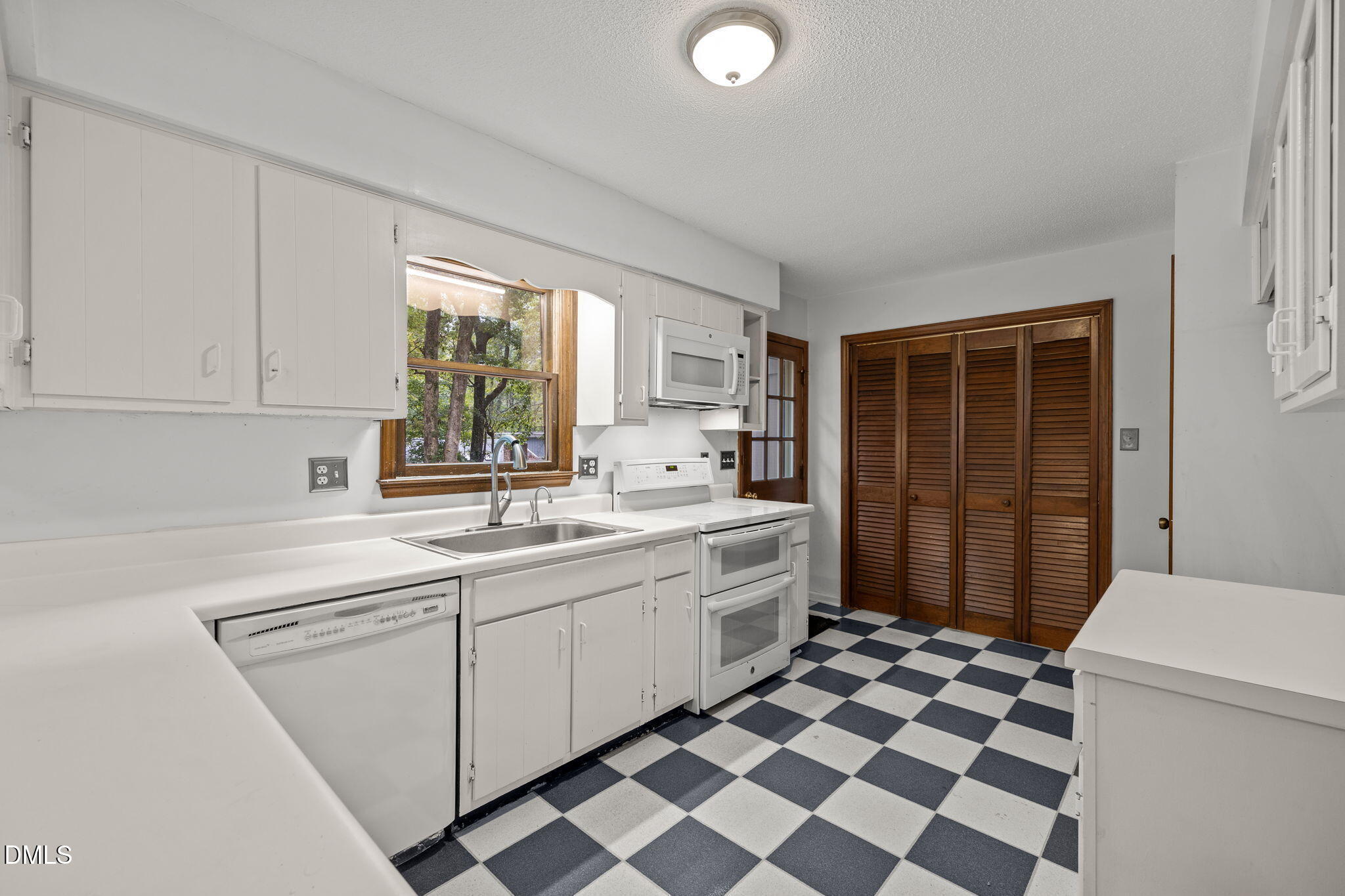 2713 Salisbury Plain