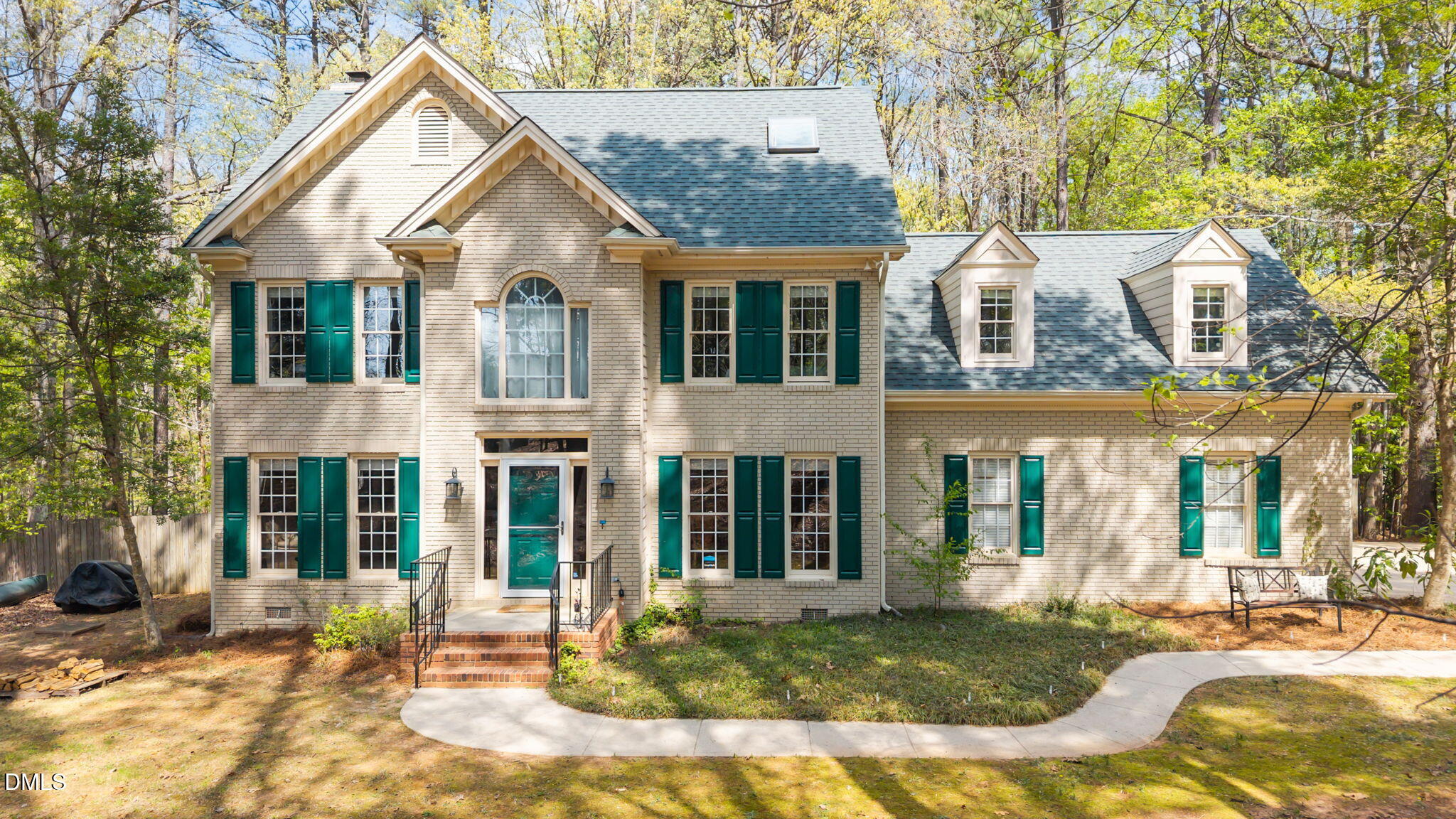 2401 Worthing Court
