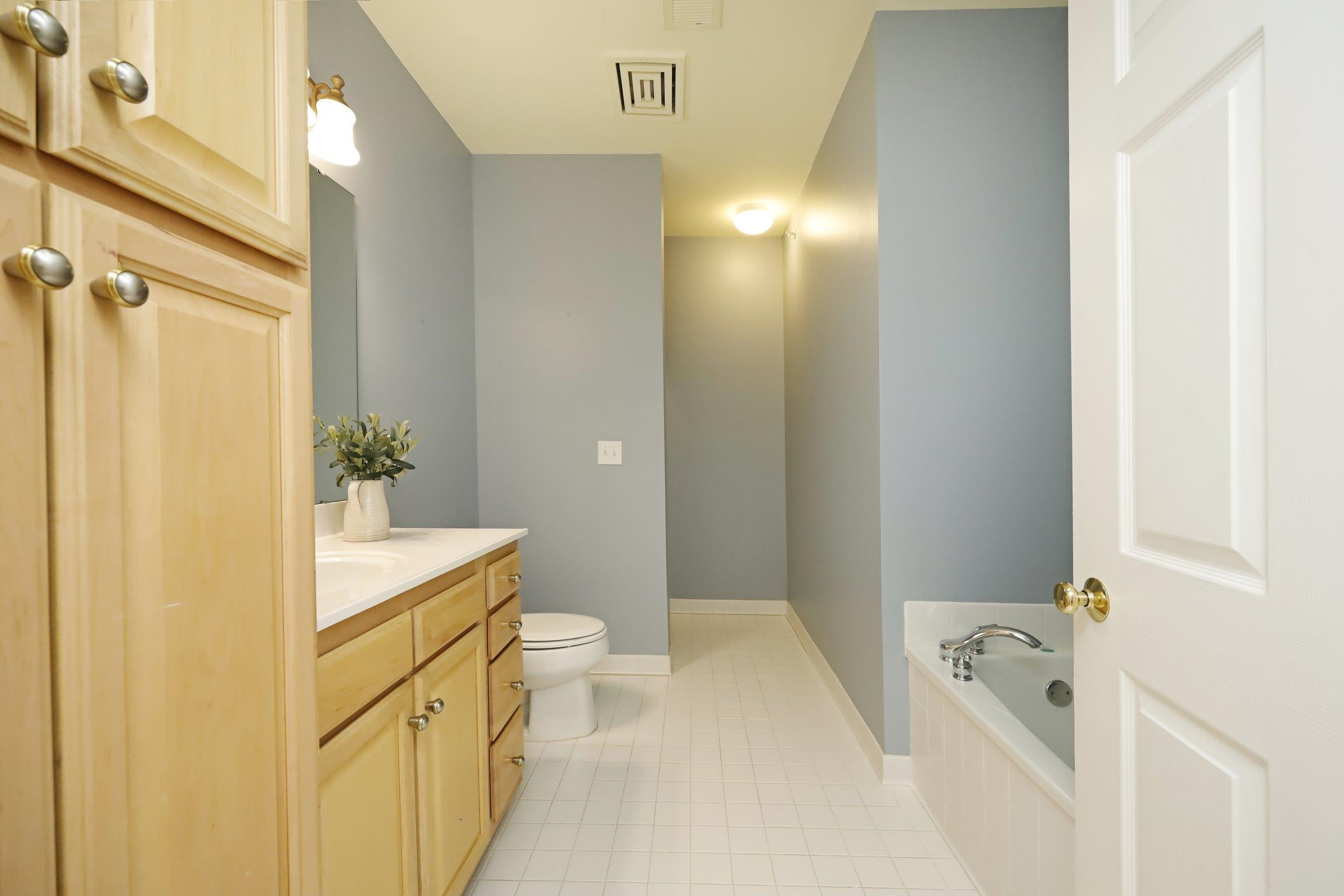 108 Northbrook Drive Unit: 305