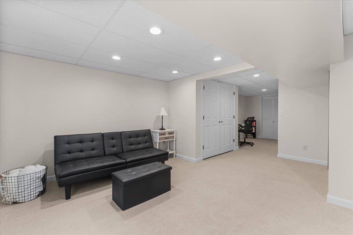 6 Vivian Lane