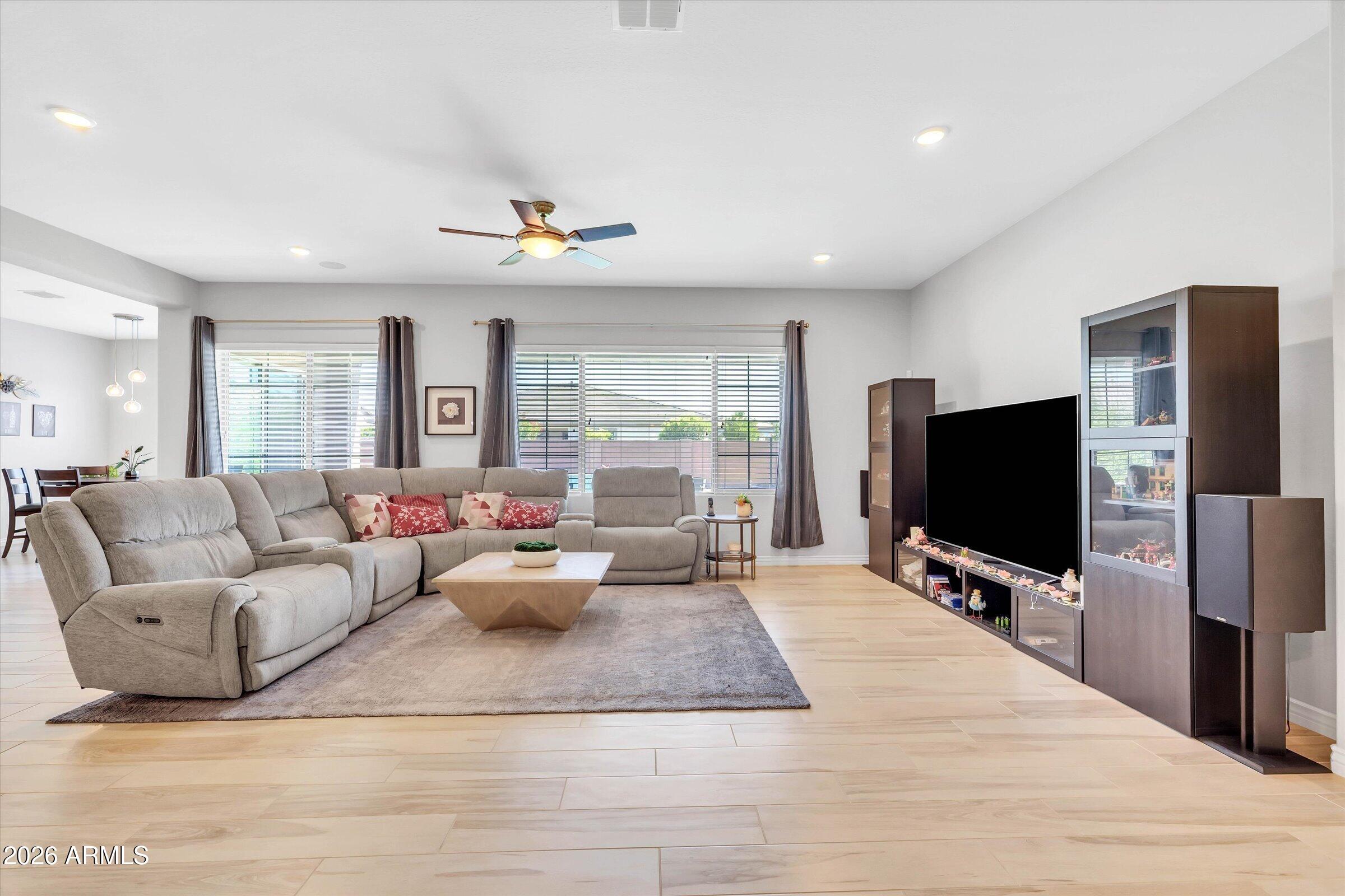 3353 E ASTER Drive