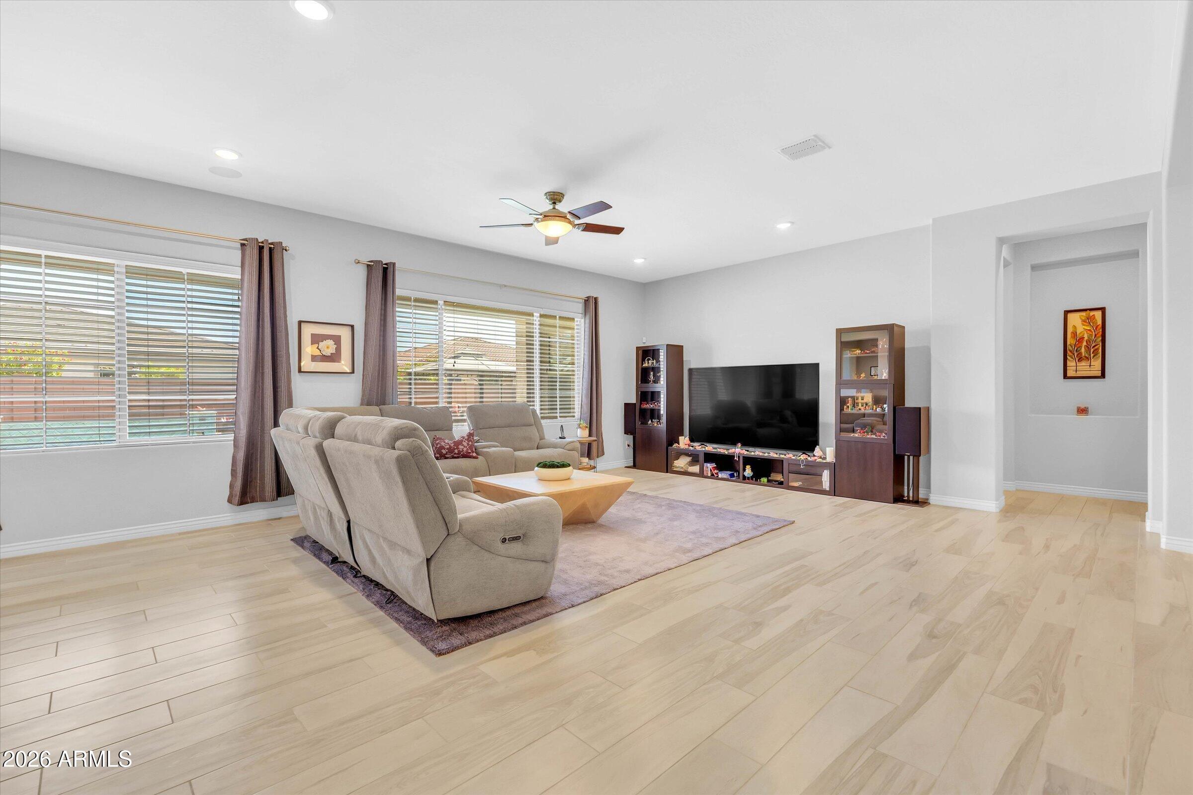 3353 E ASTER Drive