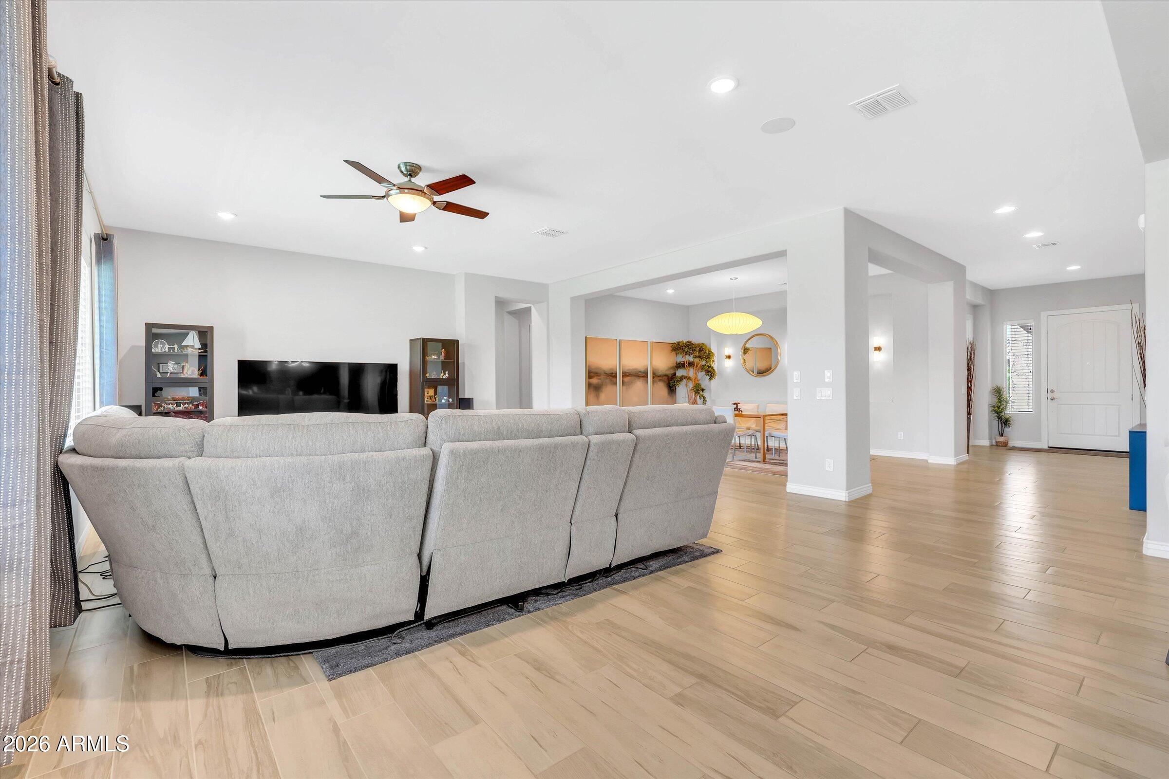 3353 E ASTER Drive