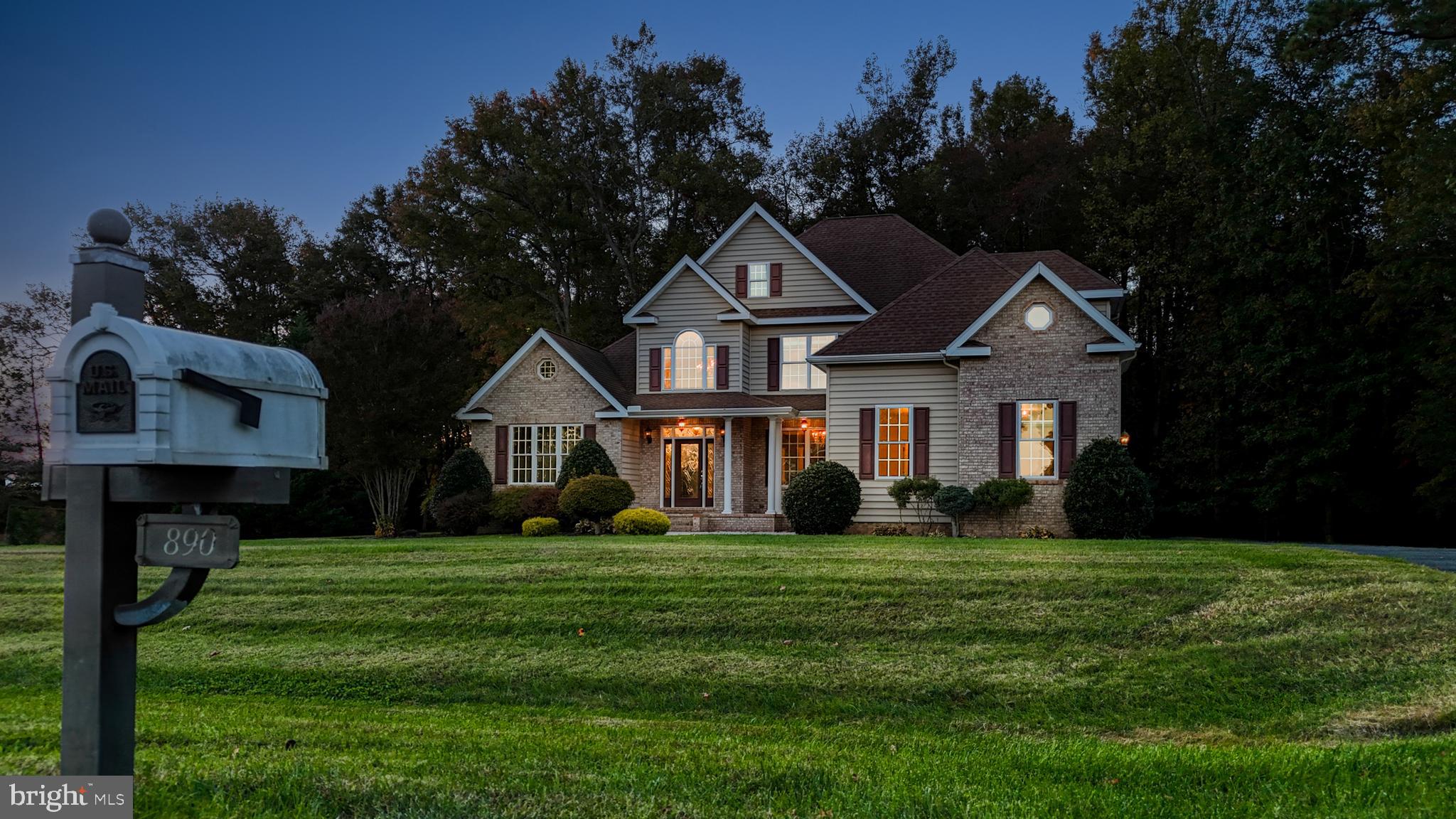 890 RAVEN CIRCLE
