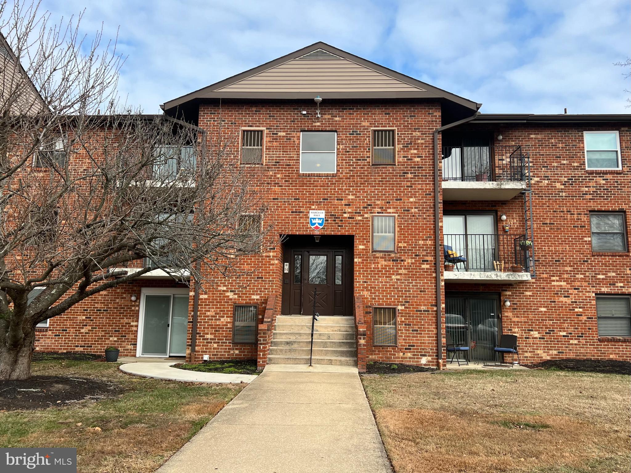 10 HARLECH HALL