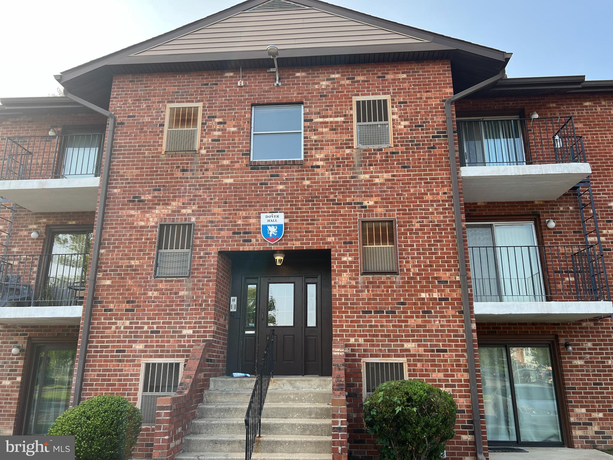 9 DOVER HALL