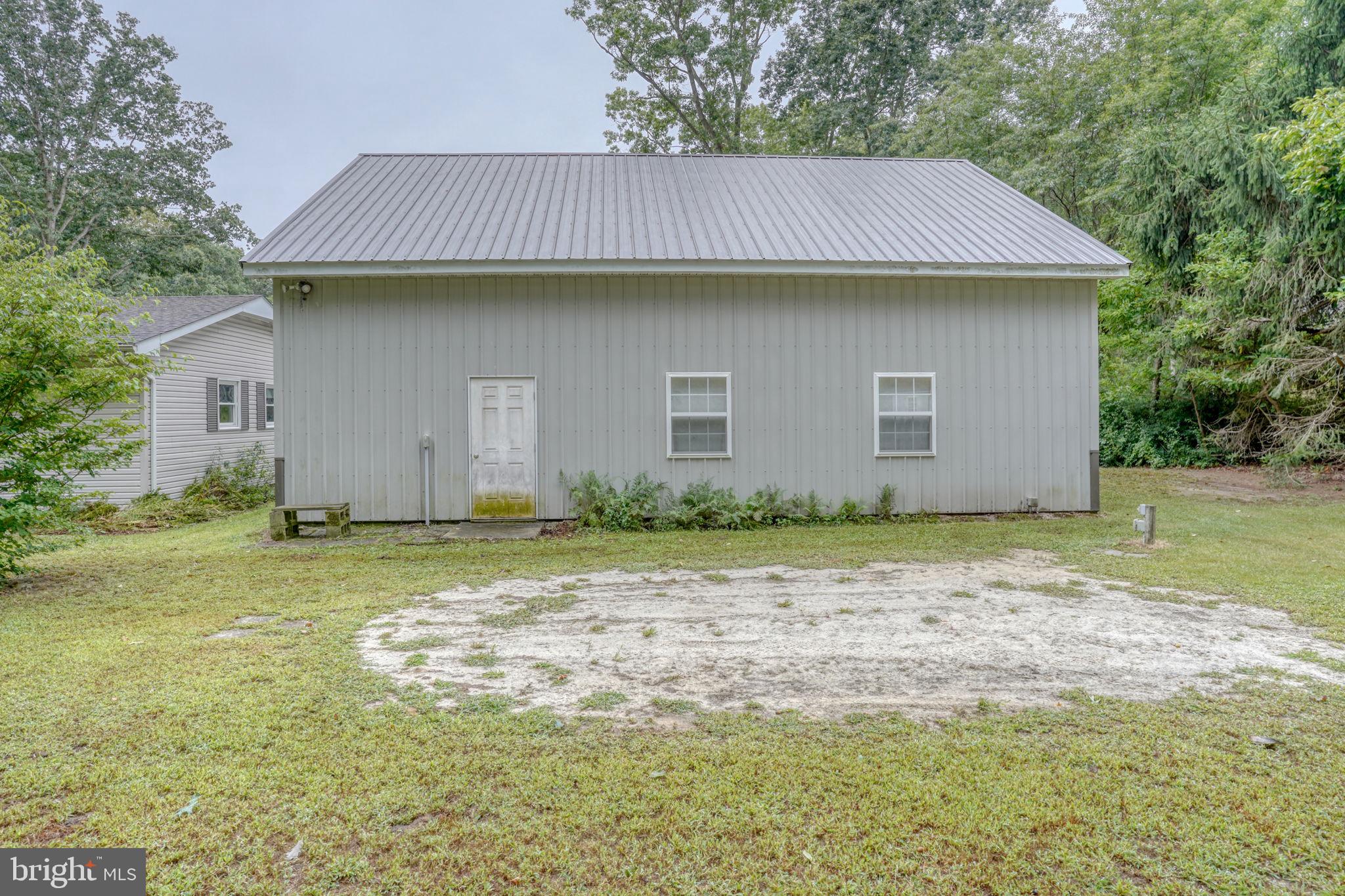 803 NE 10TH STREET