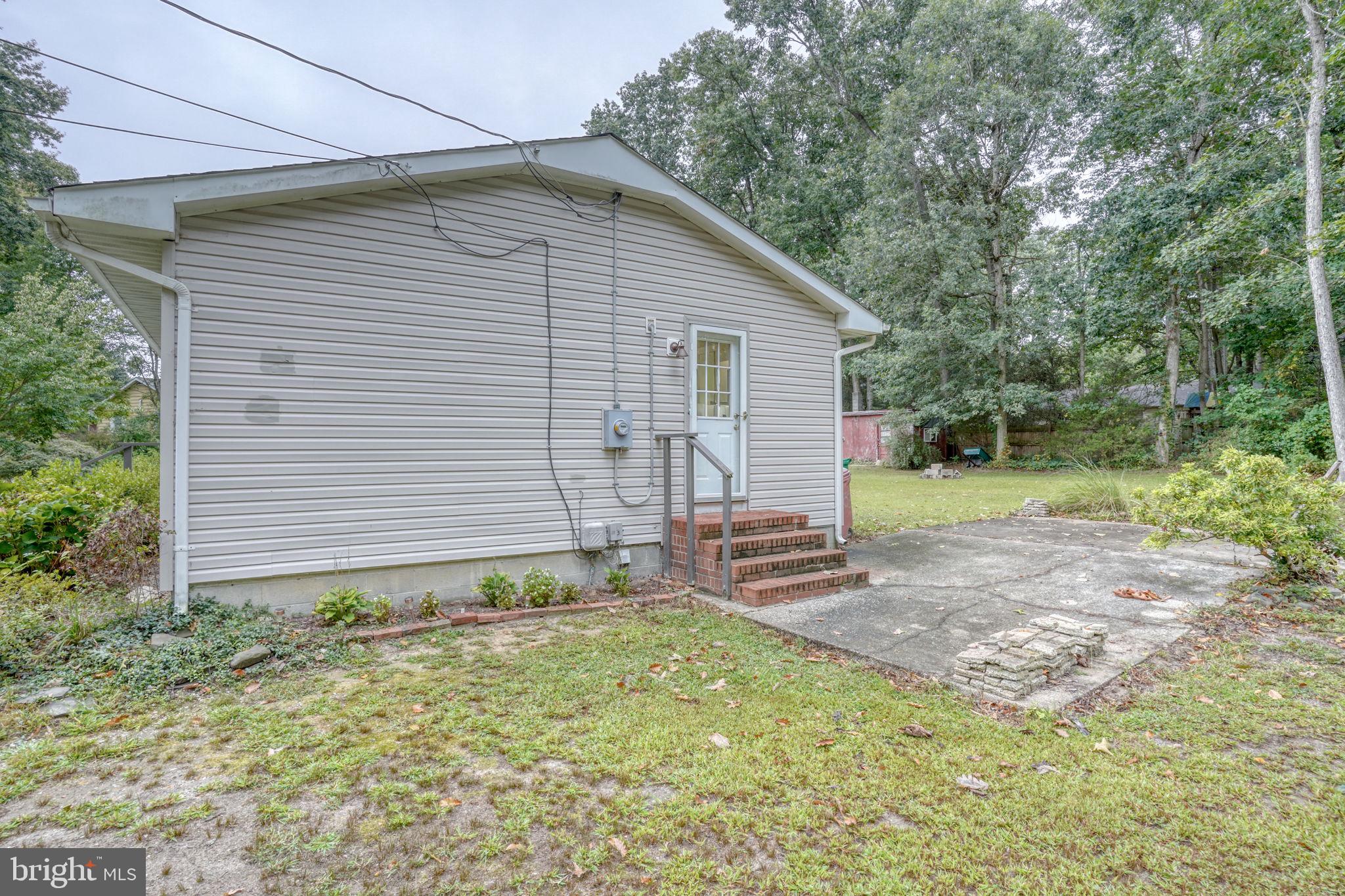 803 NE 10TH STREET